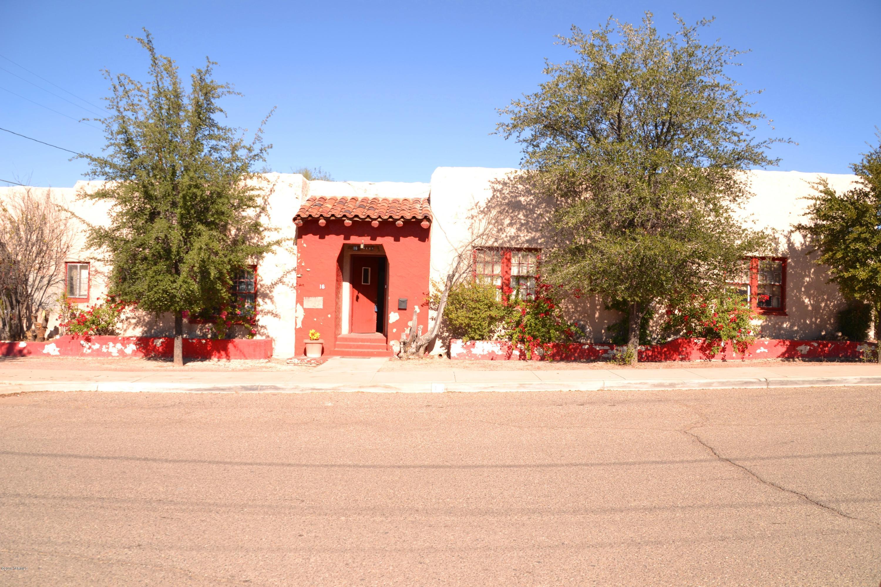 Great Investment!!South of Armory Park in the up and coming historic area. Built in 1928 with 11 units all vacant. Owner is open to all offers.