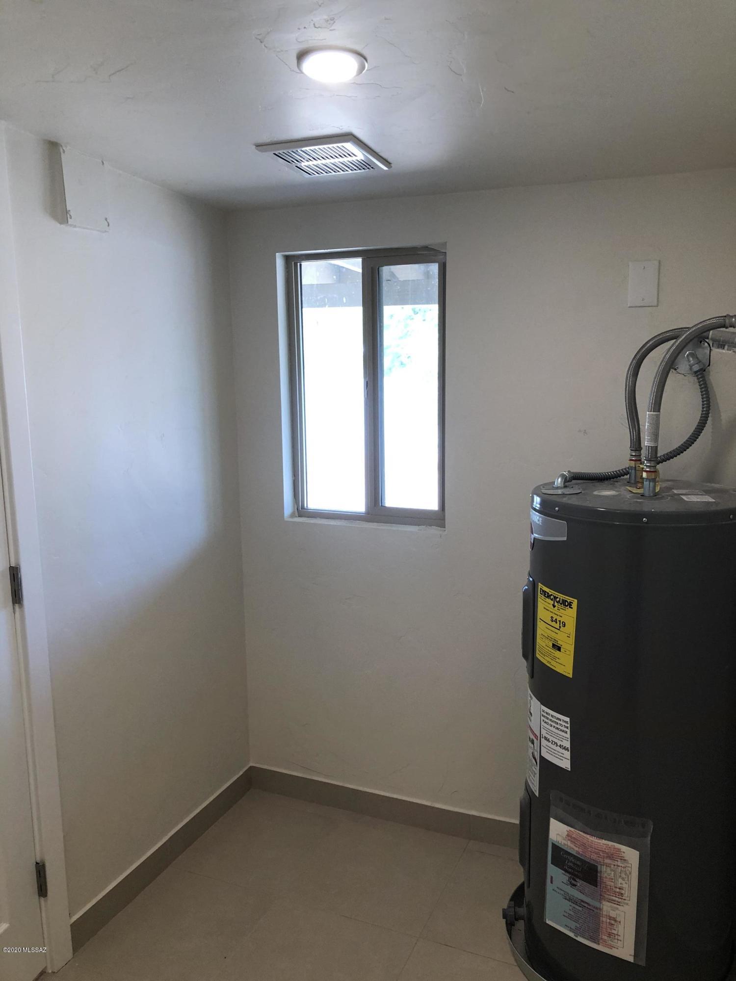 Manana Grande ''''B'''' (1-185) - Residential Lease