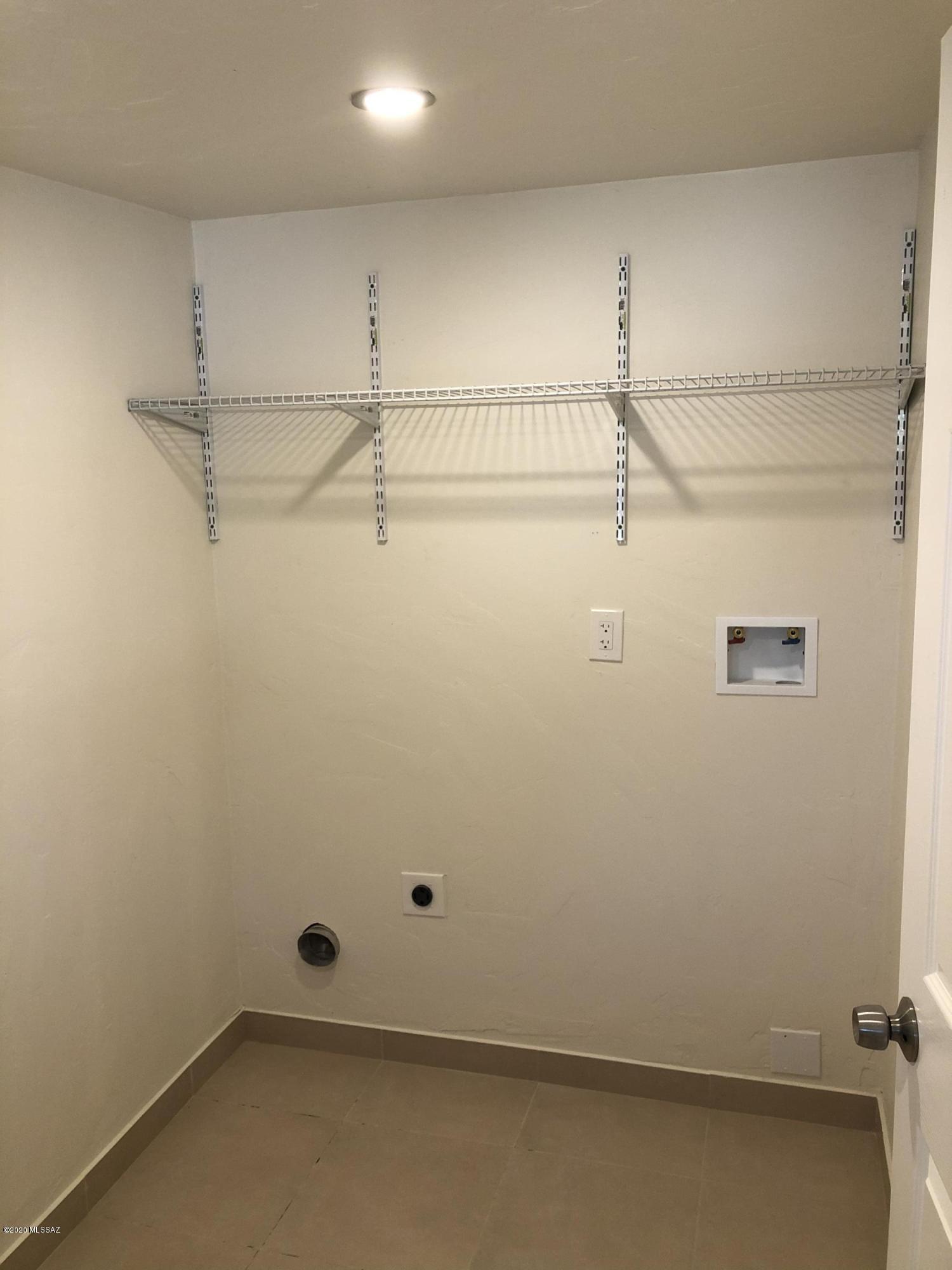 Manana Grande ''''B'''' (1-185) - Residential Lease
