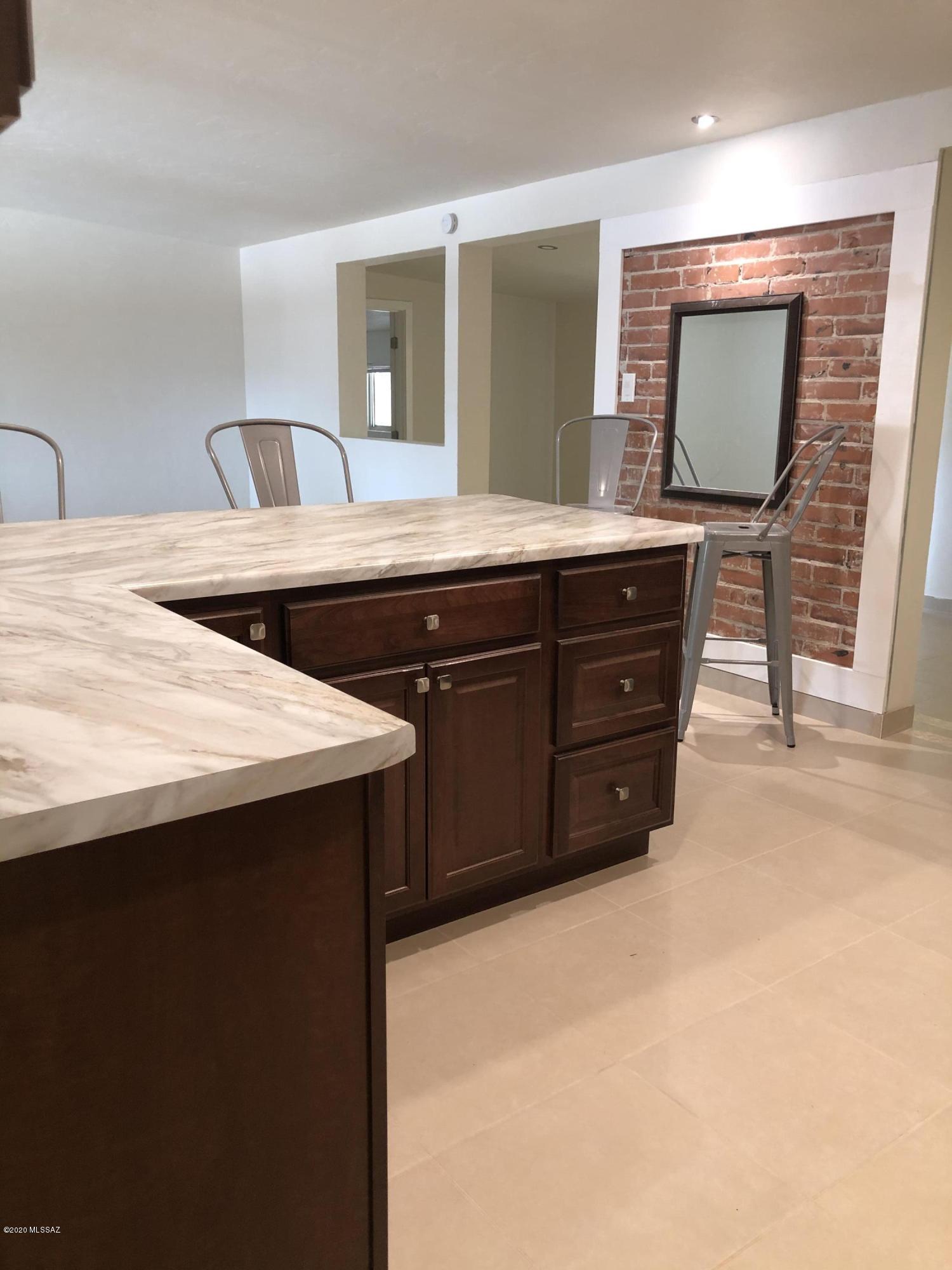 Manana Grande ''''B'''' (1-185) - Residential Lease