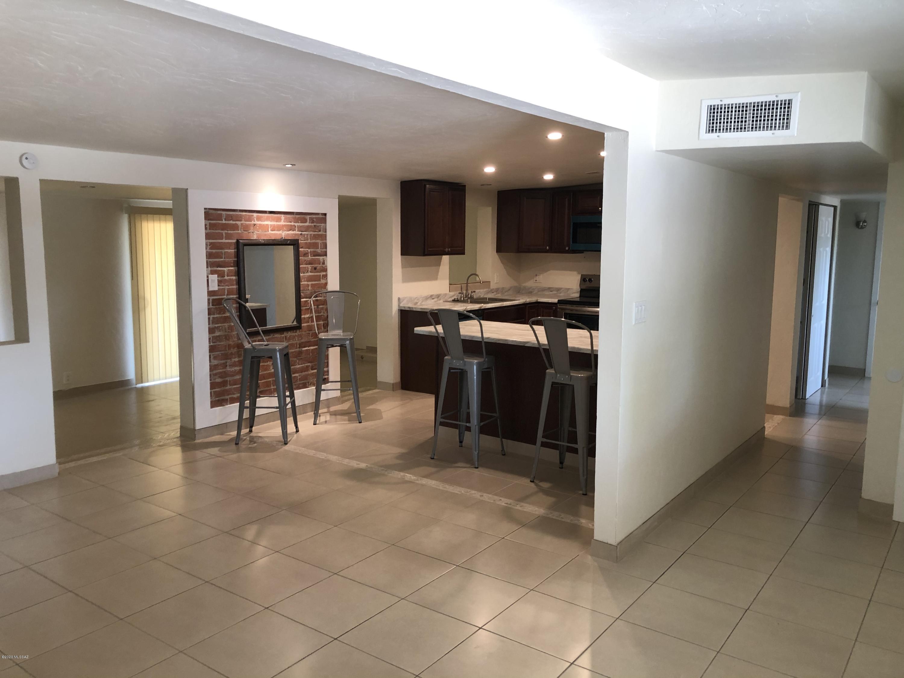 Manana Grande ''''B'''' (1-185) - Residential Lease