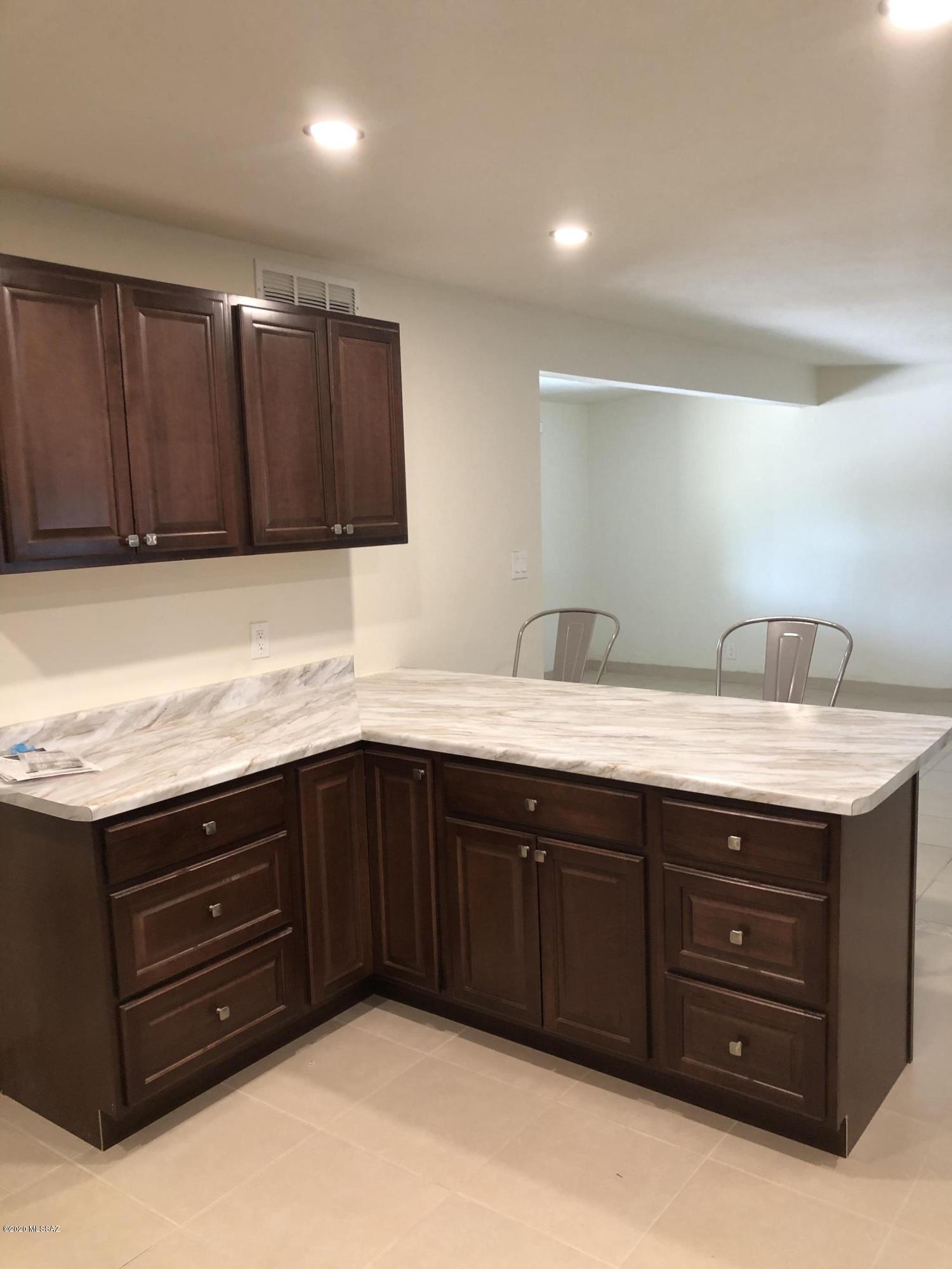 Manana Grande ''''B'''' (1-185) - Residential Lease