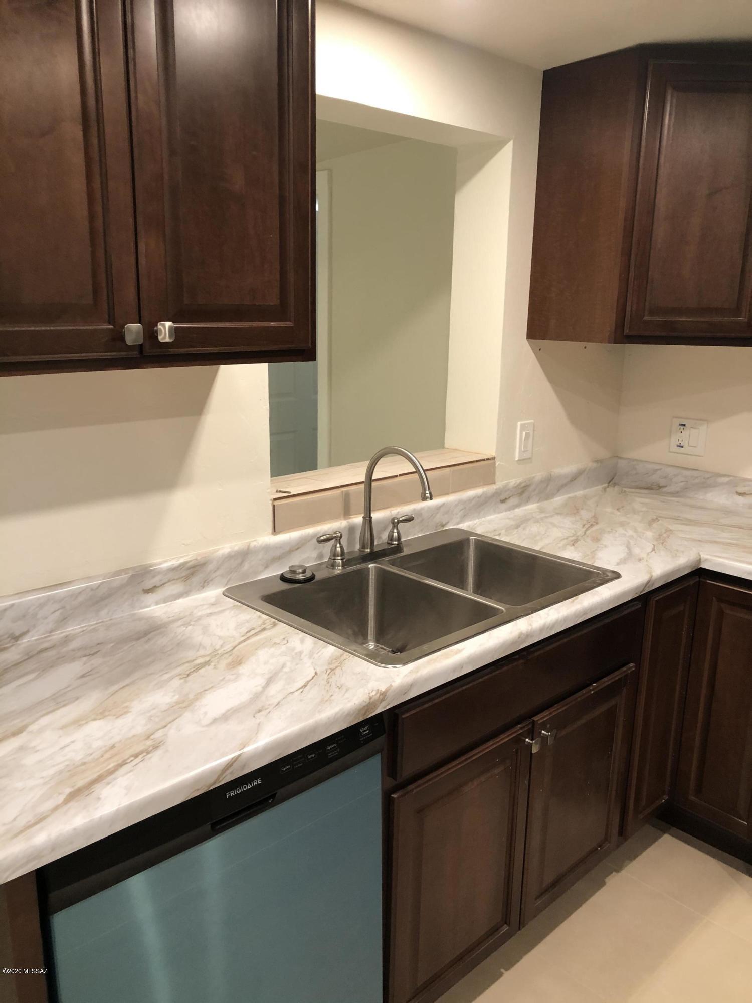 Manana Grande ''''B'''' (1-185) - Residential Lease