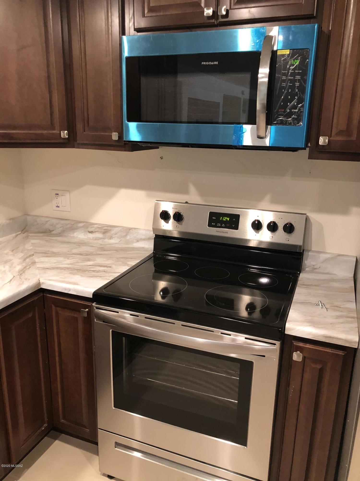 Manana Grande ''''B'''' (1-185) - Residential Lease