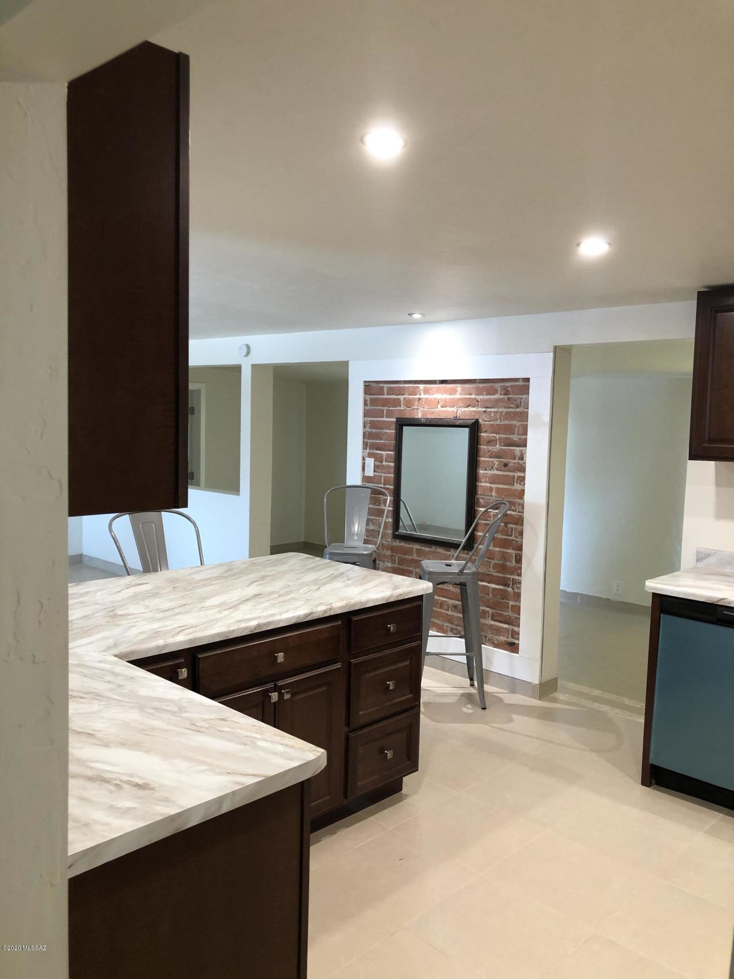 Manana Grande ''''B'''' (1-185) - Residential Lease