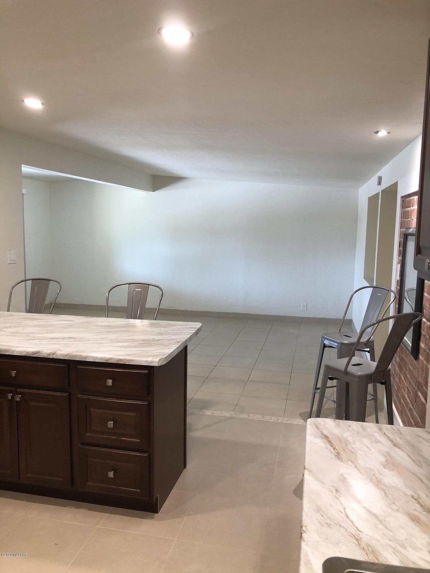 Manana Grande ''''B'''' (1-185) - Residential Lease