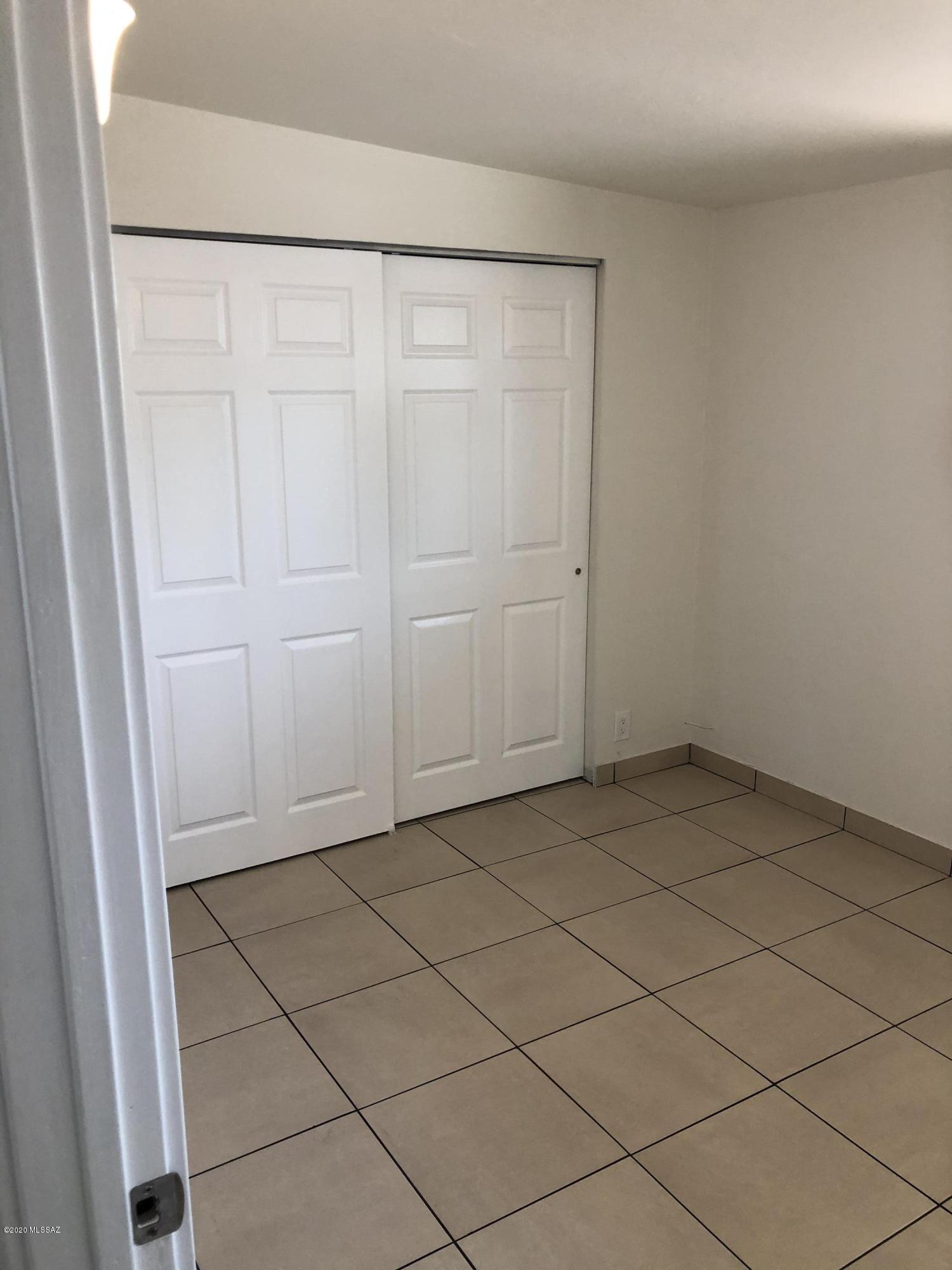 Manana Grande ''''B'''' (1-185) - Residential Lease