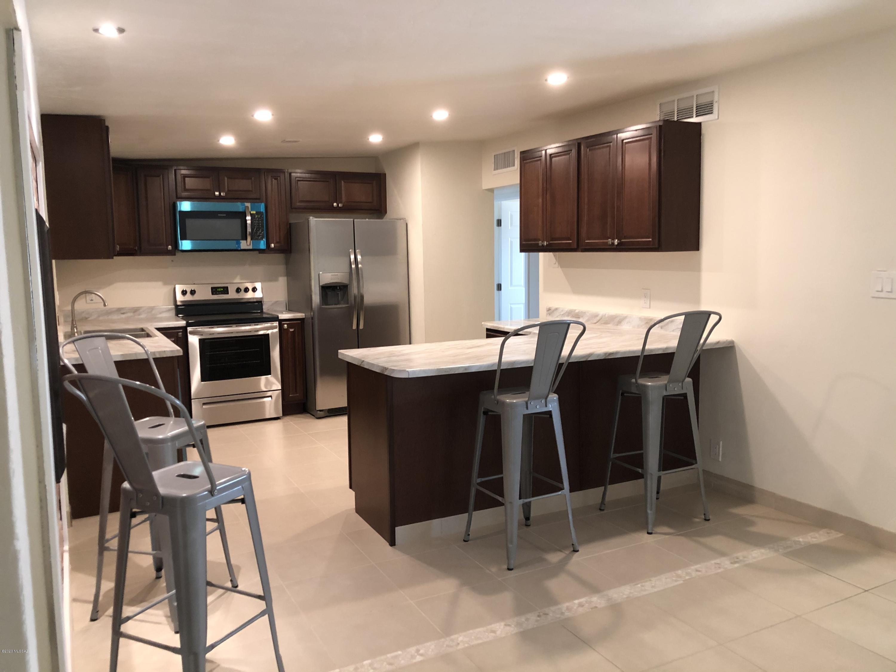 Manana Grande ''''B'''' (1-185) - Residential Lease