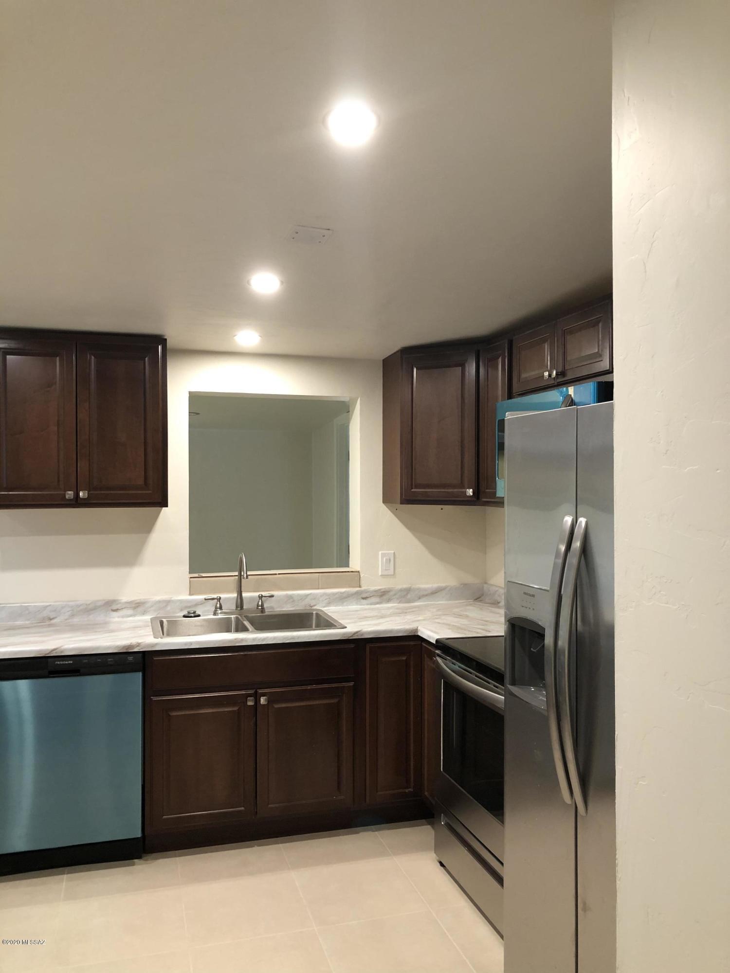 Manana Grande ''''B'''' (1-185) - Residential Lease