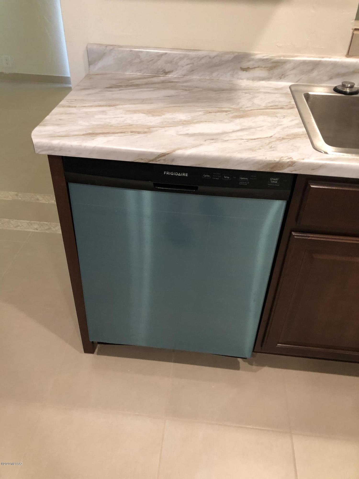 Manana Grande ''''B'''' (1-185) - Residential Lease