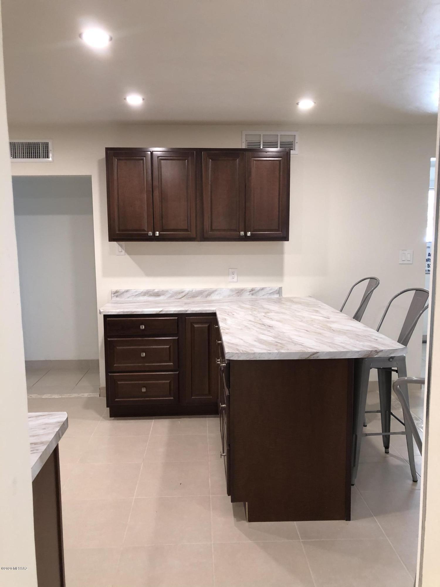Manana Grande ''''B'''' (1-185) - Residential Lease