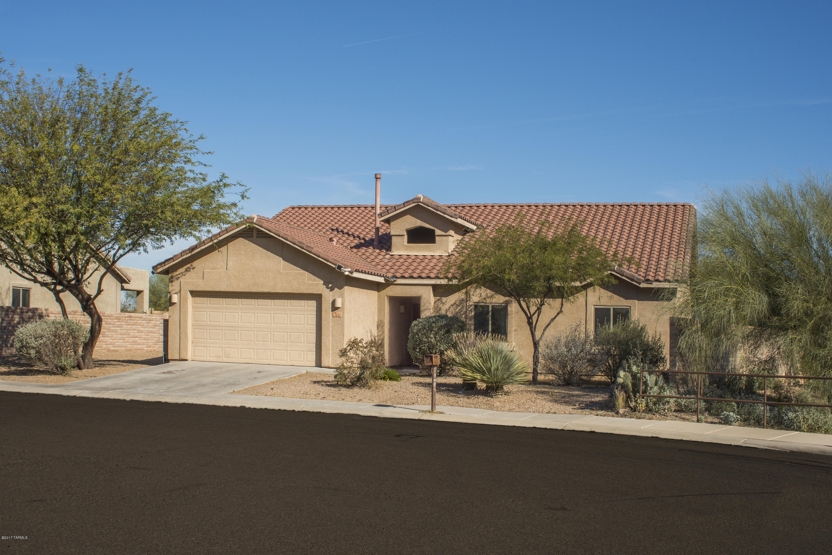 Spacious open floor plan with offering 4 bedrooms in the beautiful and very desirable Continental Reserve!  Lots of privacy, on large cul-de-sac lot.  Light and bright With neutral colors throughout. Expansive gourmet kitchen with ample counter space and cabinets, appliance stay. Great back yard offering a large covered patio and brick pavers. Yard was professionally landscaped offering sweeping views of Sombrero Peak.  Perfect for outdoor entertaining.