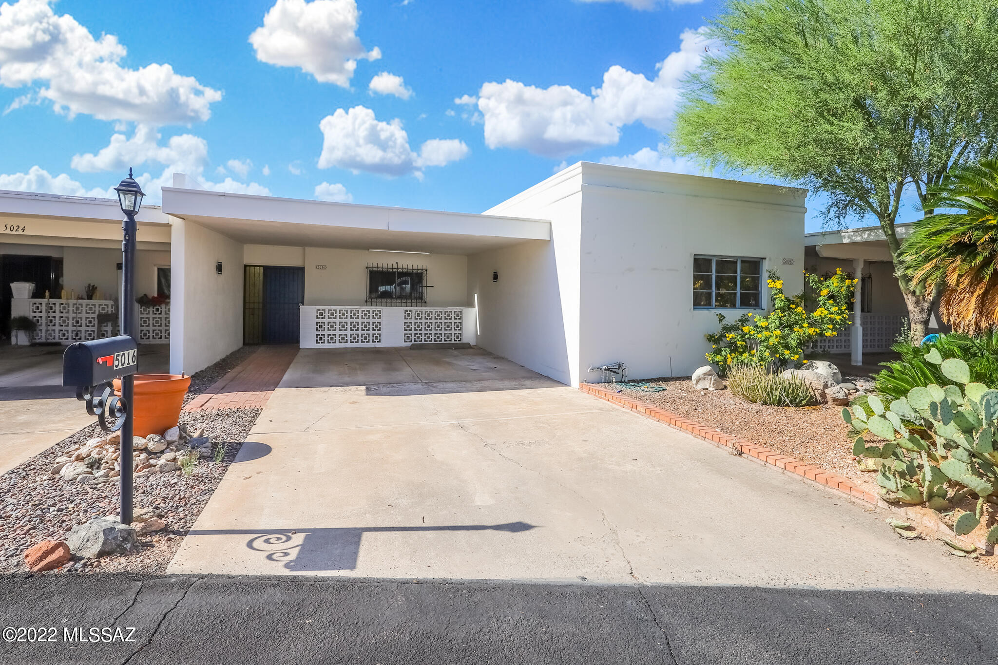 Newly remodeled foothills townhouse with fresh paint, new vinyl plank floors and shaker style kitchen cabinets. This one bedroom, one bath home is very spacious and has beautiful city and mountain views. Very private, peaceful community with gorgeous pool and recreation area. Great location, close to shopping, schools and restaurants. This home is an estate sale, no SPDS.