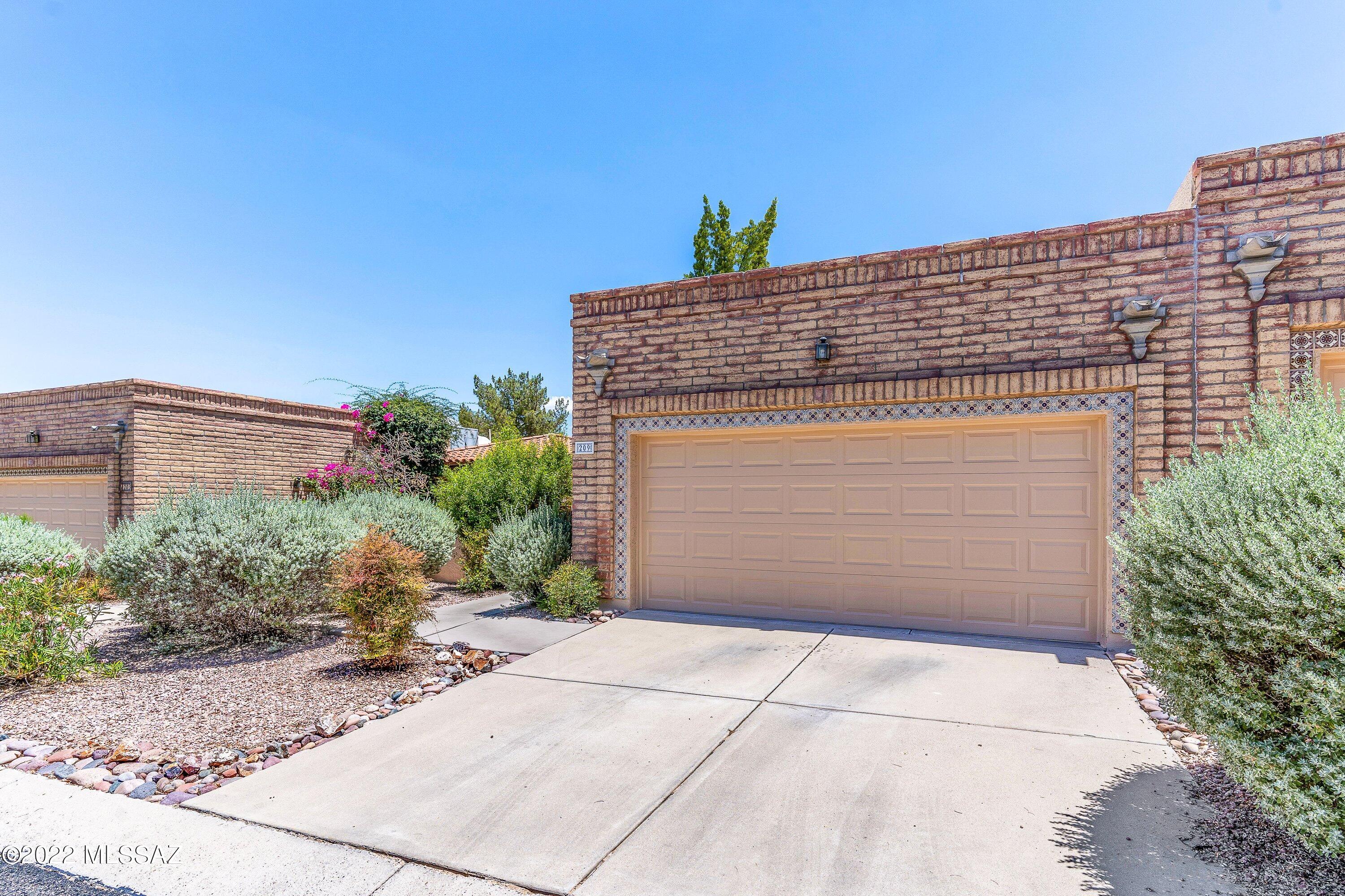 Valle Del Oro Townhomes (1-90) - Residential