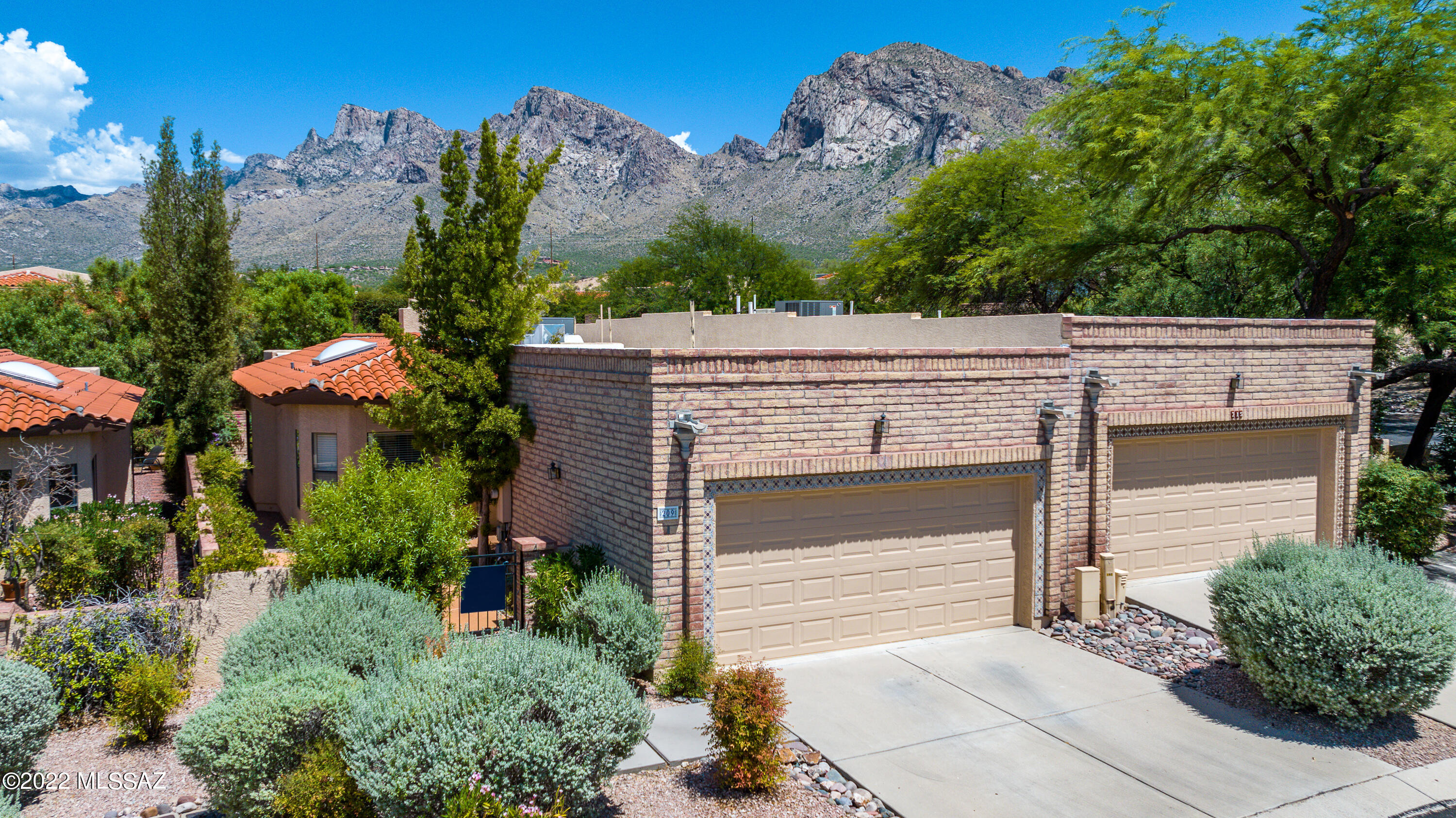 Newly renovated Luxury townhome in Oro Valley. Open airy floor plan with soaring ceilings and skylights.  This home has extra insulation, new HVAC and water softener. Porcelain tile flooring throughout and one year old carpet in bedrooms. New granite countertops and ss appliances in the kitchen, quartz countertops in both bathrooms.  Custom shower in primary bath. Spacious back patio with lush landscape and mountain views.  Private cul de sac street.  Storage cabinets in garage and utility sink. Walking distance to OV Country club, close to shops, restaurants and Oro Valley Hospital.
Community pool/spa and clubhouse are walking distance from the property.
Feature list in documents.