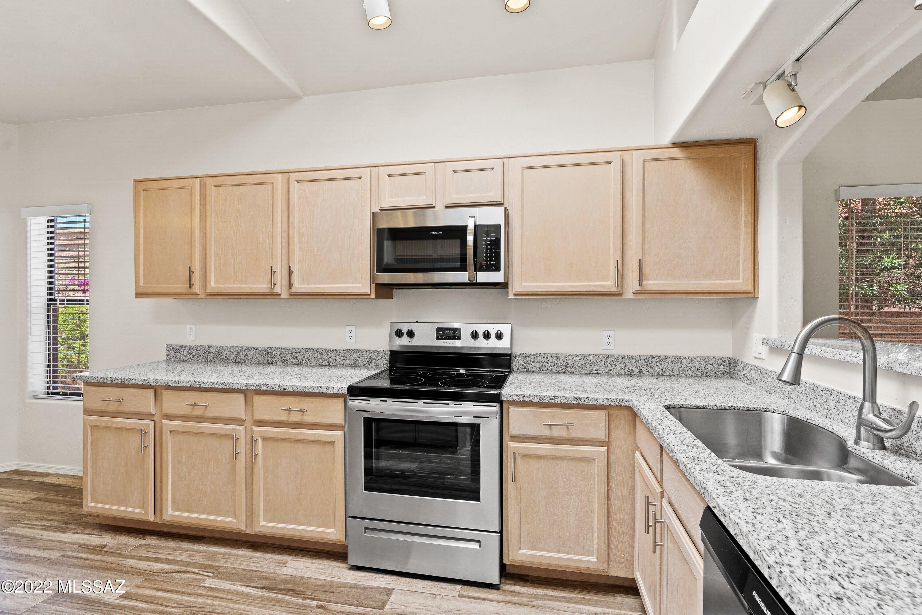 Valle Del Oro Townhomes (1-90) - Residential