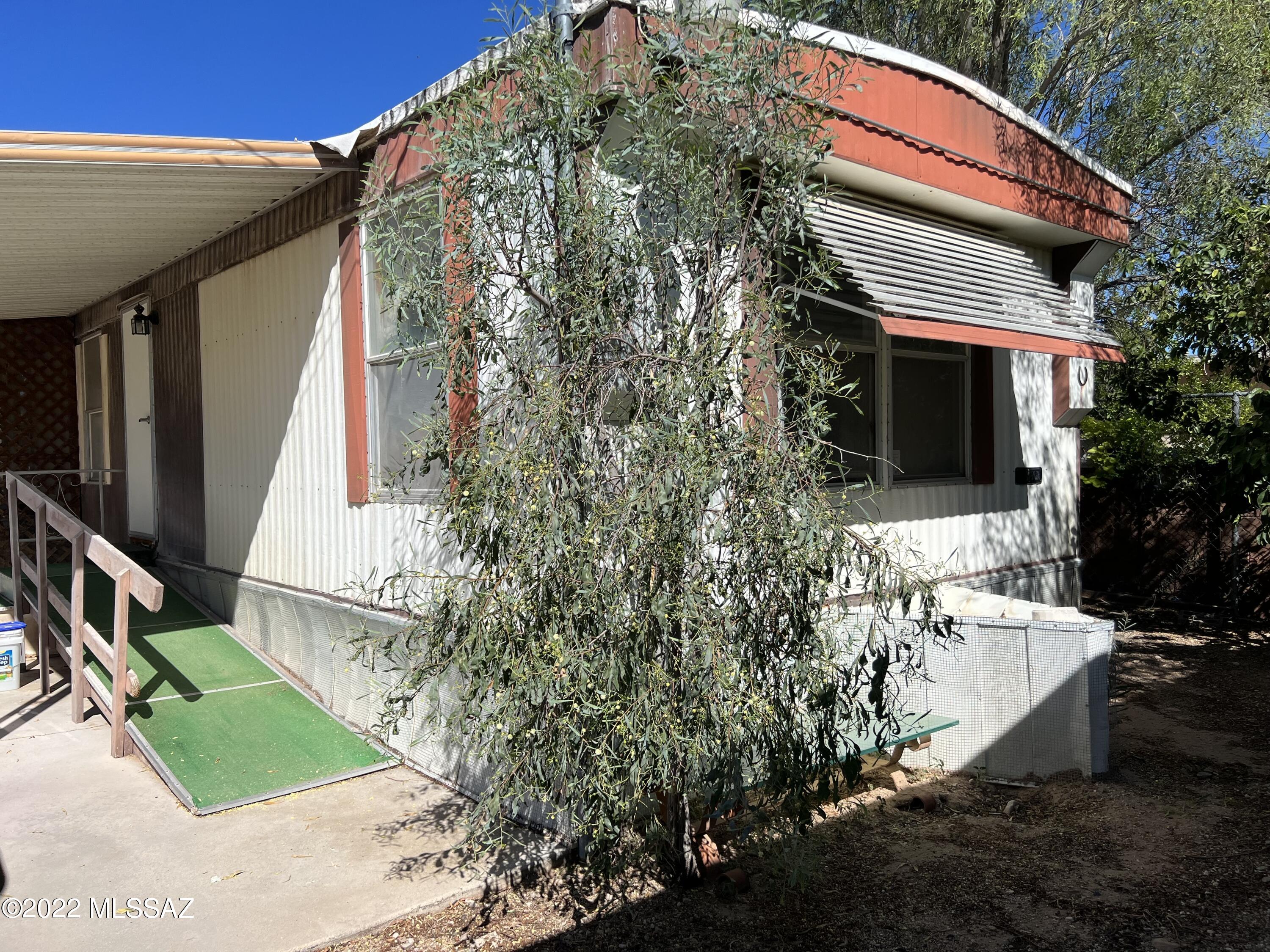 CASH ONLY. FIX-UP OR DRAG OFF. Being sold for land value. Property being sold ''AS-IS'' Condition With NO WARRANTIES. Seller will make NO REPAIRS, NO CLEAN UP, CONVEYS ''AS-IS.''