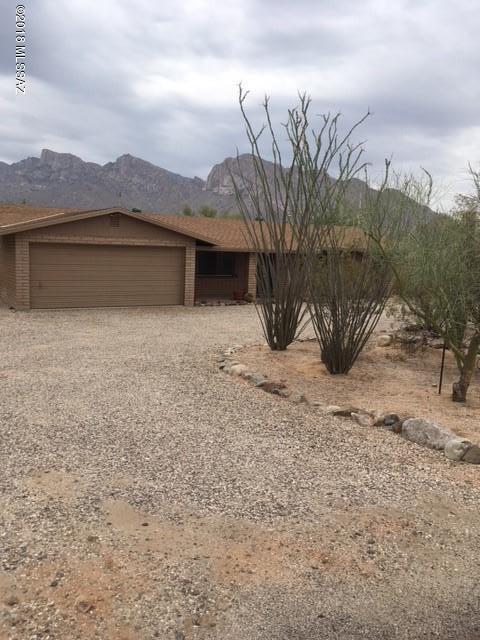 Stunning unobstructed view of the Catalina Mountains in desirable Monte Del Oro. Very well built slump block ranch style home. 3 bedroom, 2 bath, 2 car garage on 1 acre. Large Back porch. Extra wall cabinets in the kitchen. Bike, walk or jogging path within 300 ft. Close to Fry's and Ace Hardware at Riverfront Park.