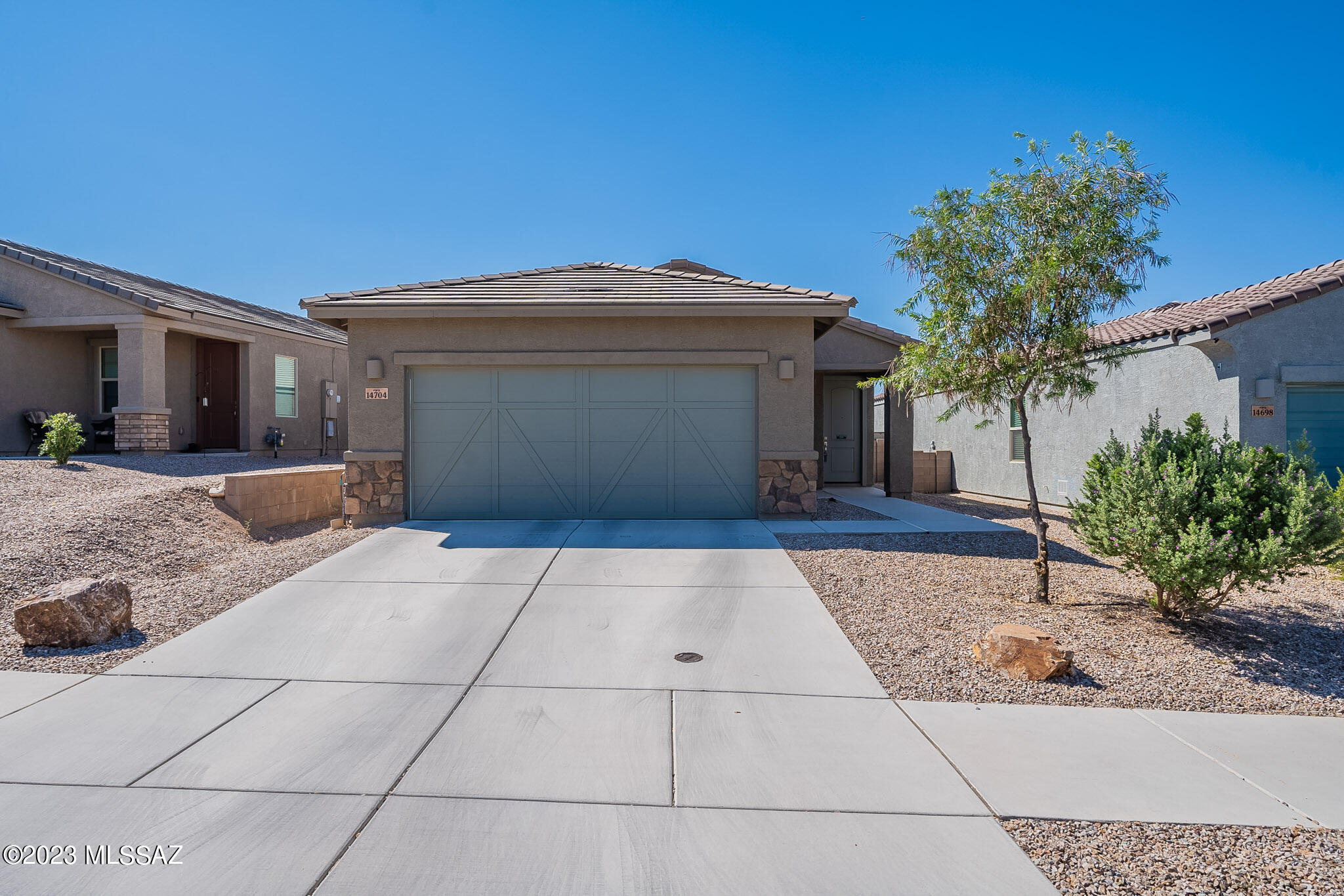 Gorgeous 3 bedroom, 2 bath plus den home located off of Del Lago Golf course. Well maintained, custom interior paint throughout with a designers touch. Split floor plan with an open area concept. Tile through out with carpet in the bedrooms. Fully landscaped backyard with artificial turf, pavers and a view you don't want to miss!