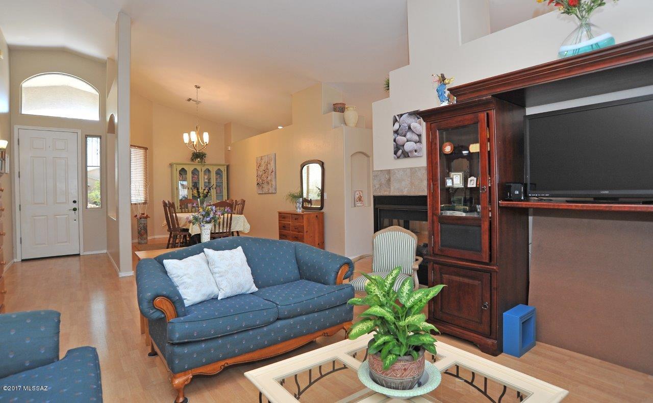 Tres Leones (1-68) - Residential