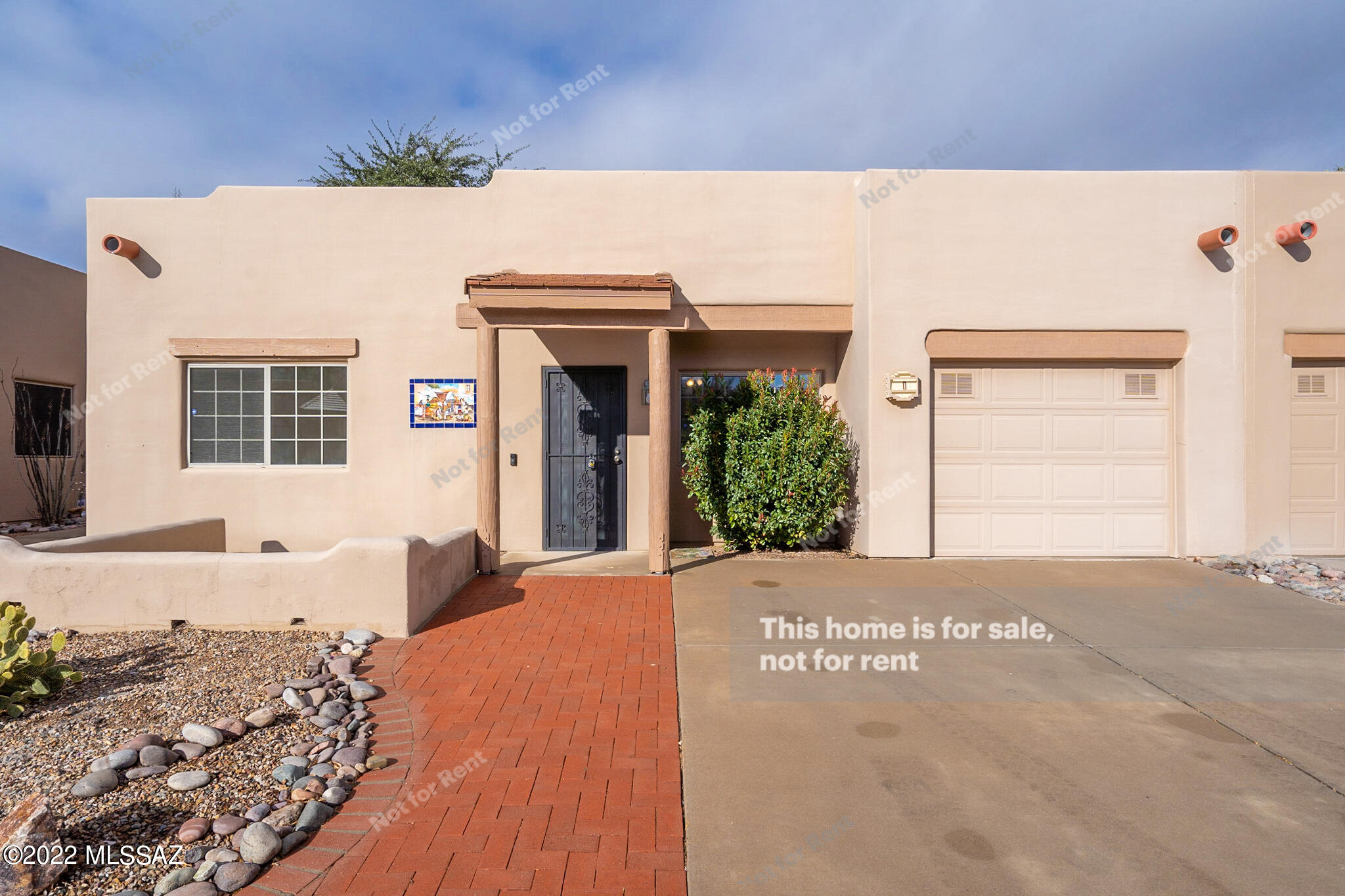 This Green Valley one-story home offers a patio, and a one-car garage.