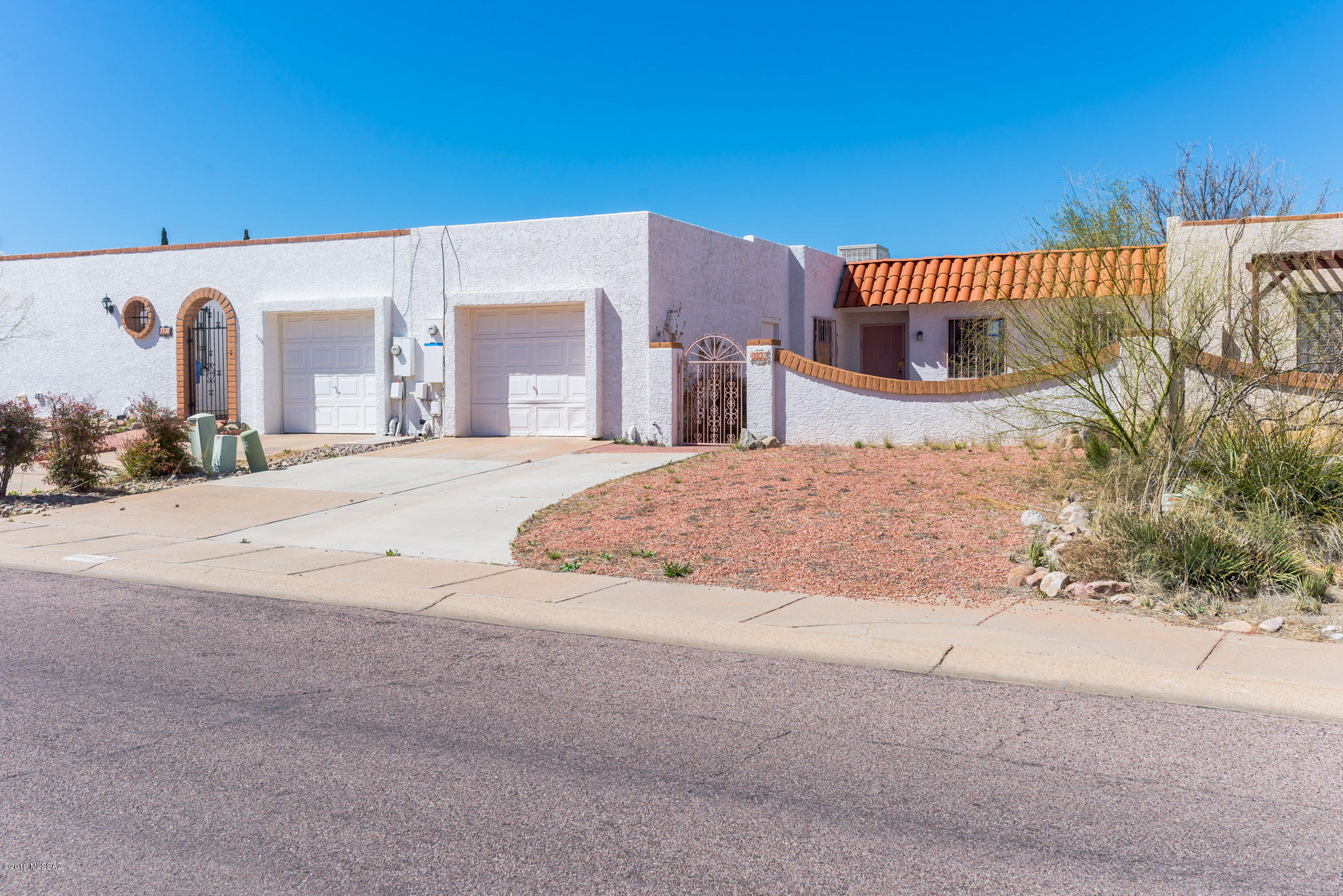 Nice single story townhome with private garage. Unit features 2 bedrooms, 2
baths, an open kitchen and large living room with plenty of natural light.