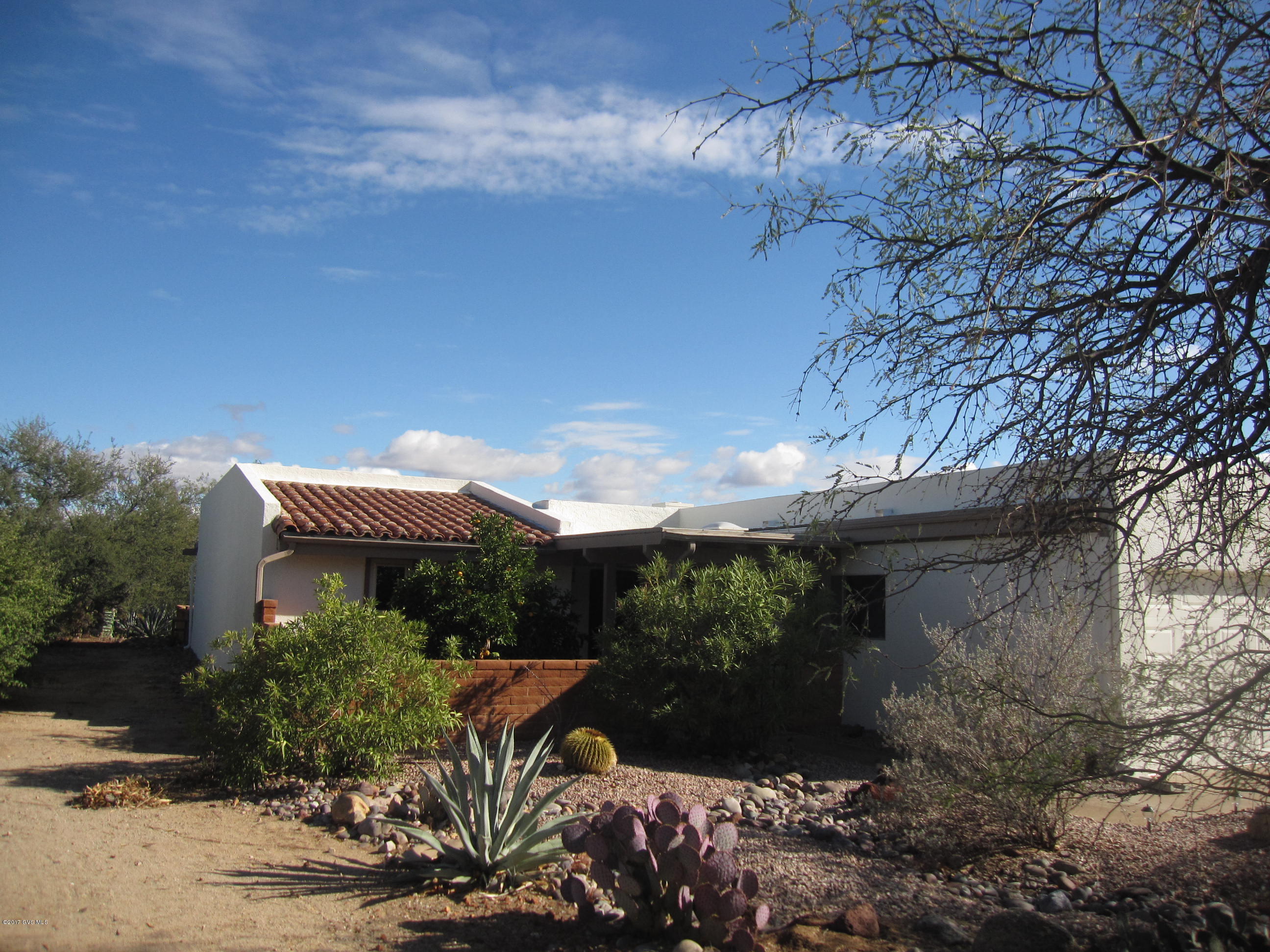 BEAUTIFULLY REMODELED GEM! MASTER BATH BY ACRA CONSTRUCTION. SPECIAL FLOORPLAN WITH LIGHT-FILLED ATRIUM AND GRACIOUS SITTING AREA. SPLASHES OF COLORFUL TALAVERA TILE, CORIAN COUNTERS, AND GLEAMING CABINETRY IN THE KITCHEN. BUFFET WITH LOTS OF STORAGE PLUS PANTRY CLOSET. LIGHT-FILLED WITH TRACK LIGHTS. MASTER BEDROOM HAS UNIQUE ''PARTNERS''' DESK BUILT-IN SO BOTH OF YOU CAN ROAR AWAY ON YOUR COMPUTERS AT THE SAME TIME!! BEAUTIFULLY TILED, COVERED PATIO FOR LOUNGING AND GAZING AT THE SANTA RITAS - COFFEE IN THE MORNING SUN. MOUNTAINS TURN PINK IN THE EVENINGS. SURROUNDED BY LUSH VEGETATION, THIS END-UNIT IS PRIVATE AND LOCATED ON A CUL-DE-SAC. DUAL PANE WINDOWS. GREAT BUILT-IN WORKBENCH IN EXTENDED 2-CAR GARAGE. BUILT-IN STORAGE CABINETS. 20 ACRES OF COMMON AREA IN TH6! HURRY!