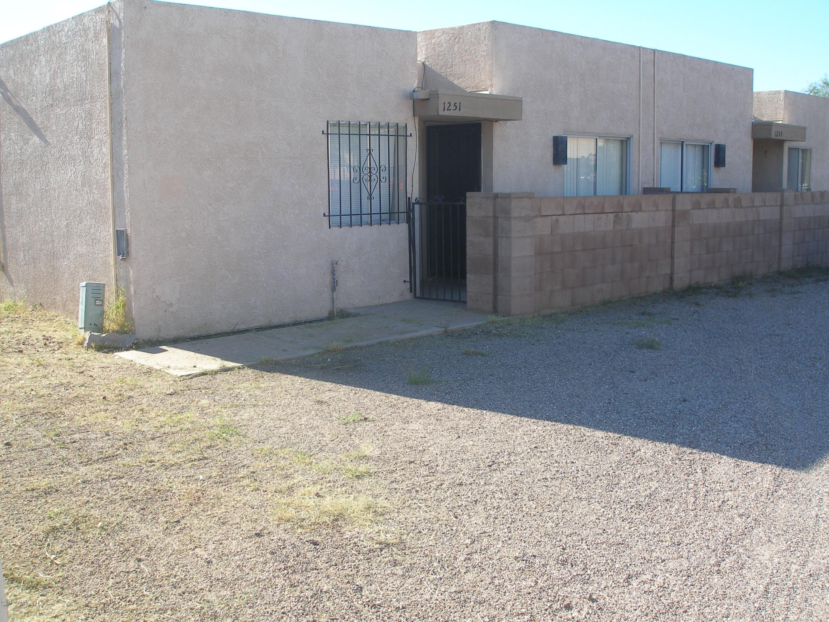 Two units fairly close to U of A.  Steps from Mountain Ave and its bike path to U of A. Located in the Mountain View Neighborhood. Clean Units