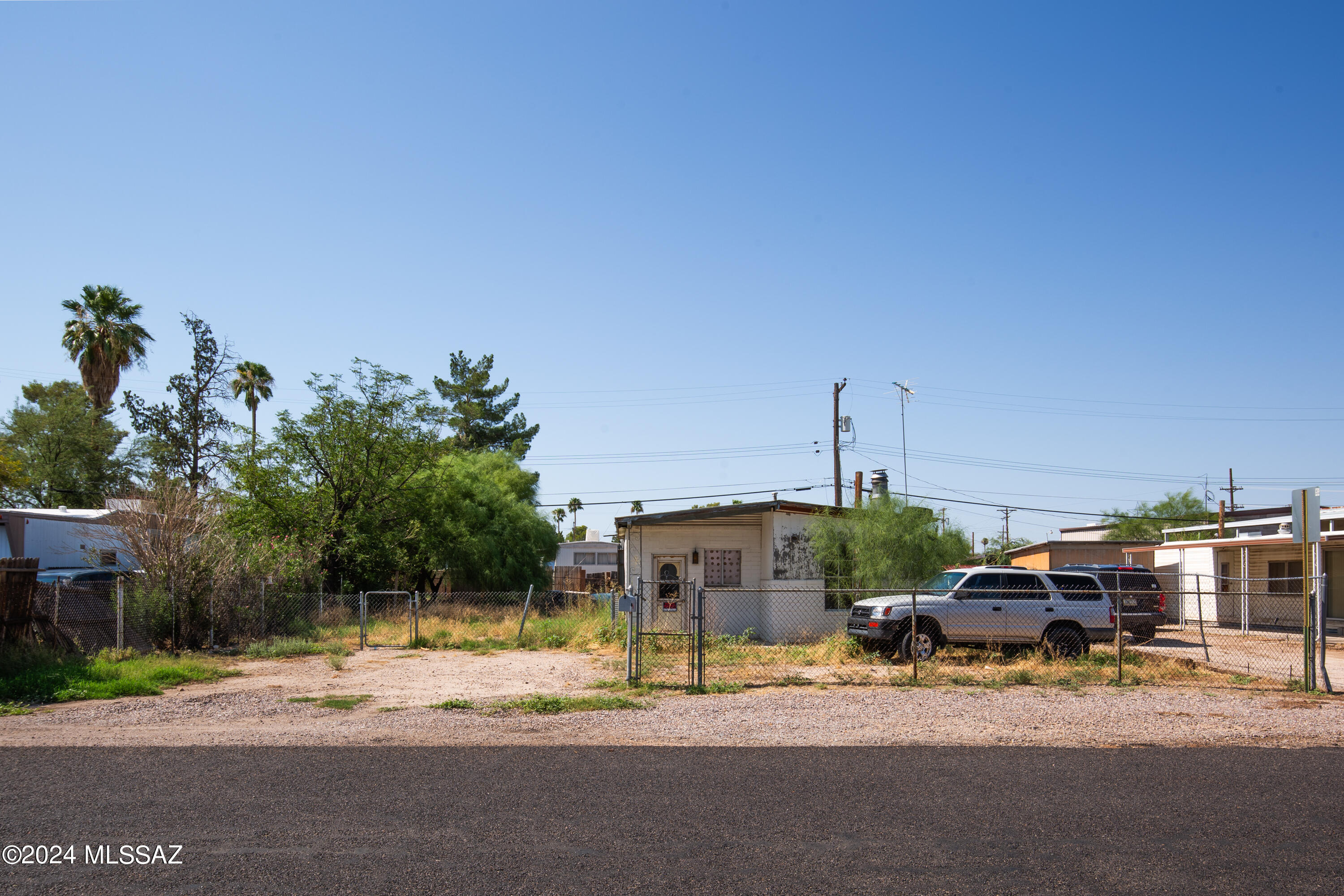 Located in the desirable Riverside Gardens, this prime location is close to everything. The property features a 462-square-foot building and will convey in AS/IS condition.