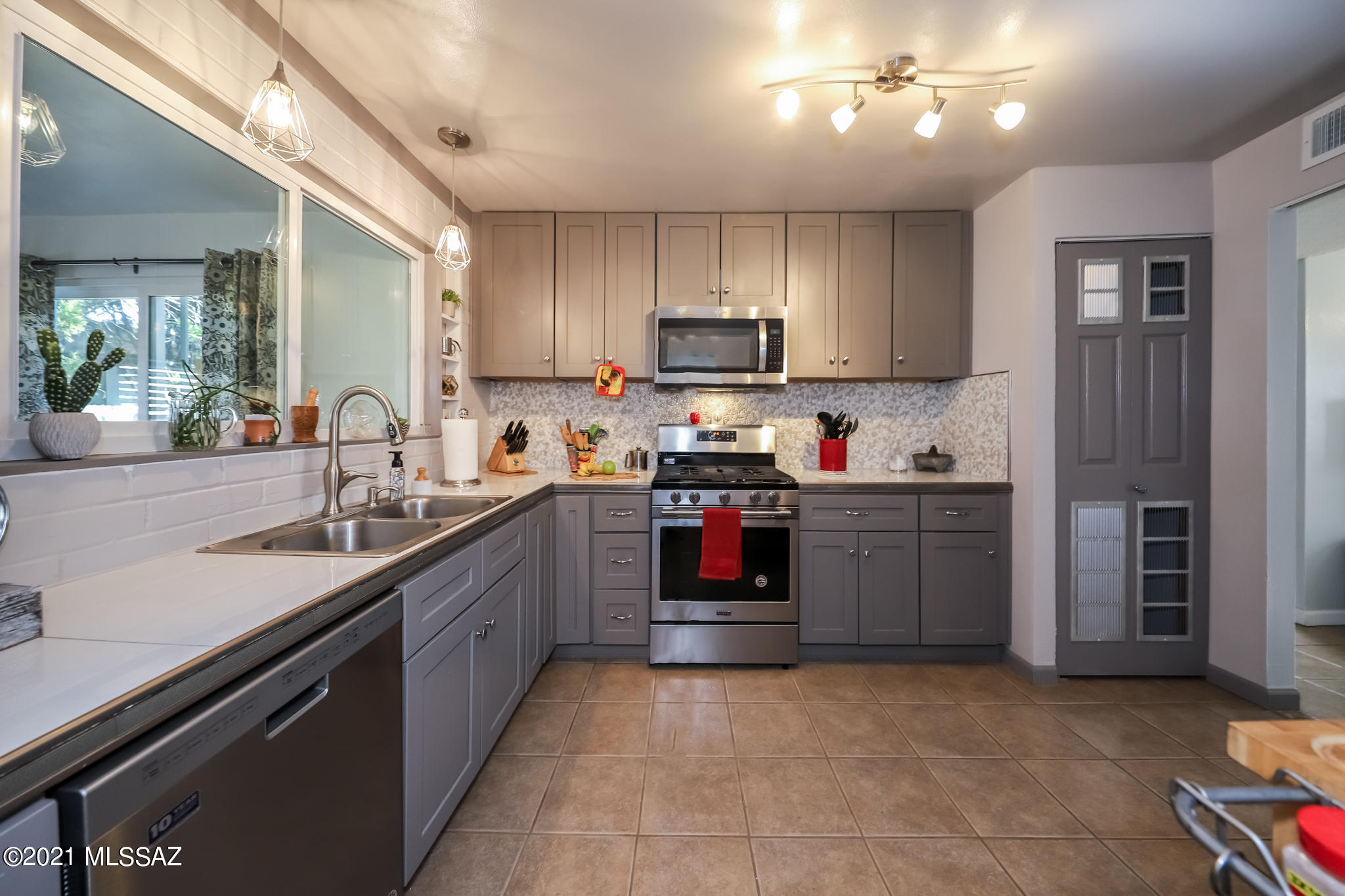 Palm Ridge Terrace Condo - Residential