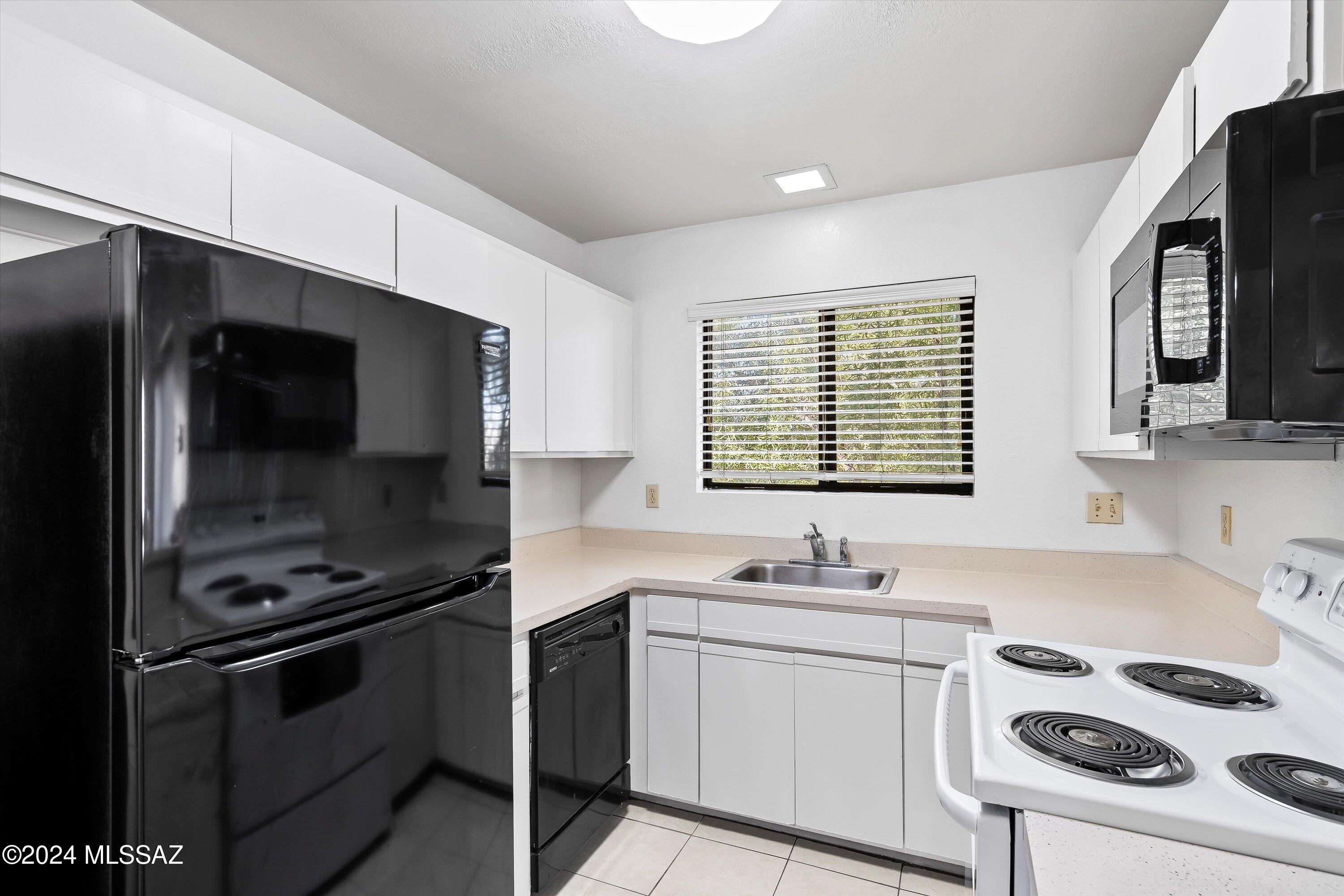 Coronado Place Condominiums II (Units 37-158) - Residential