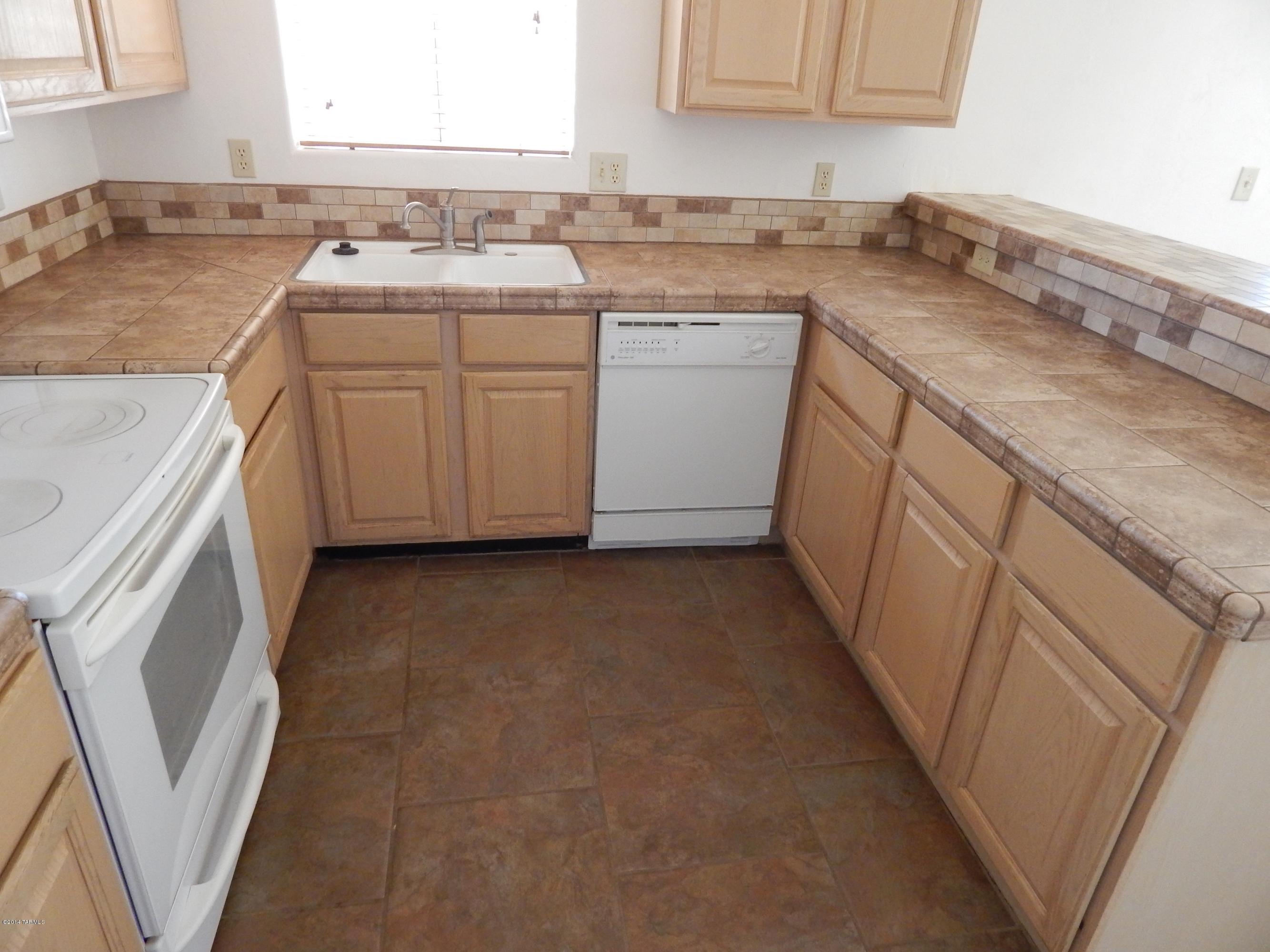 Los Robles Estates - Residential Lease