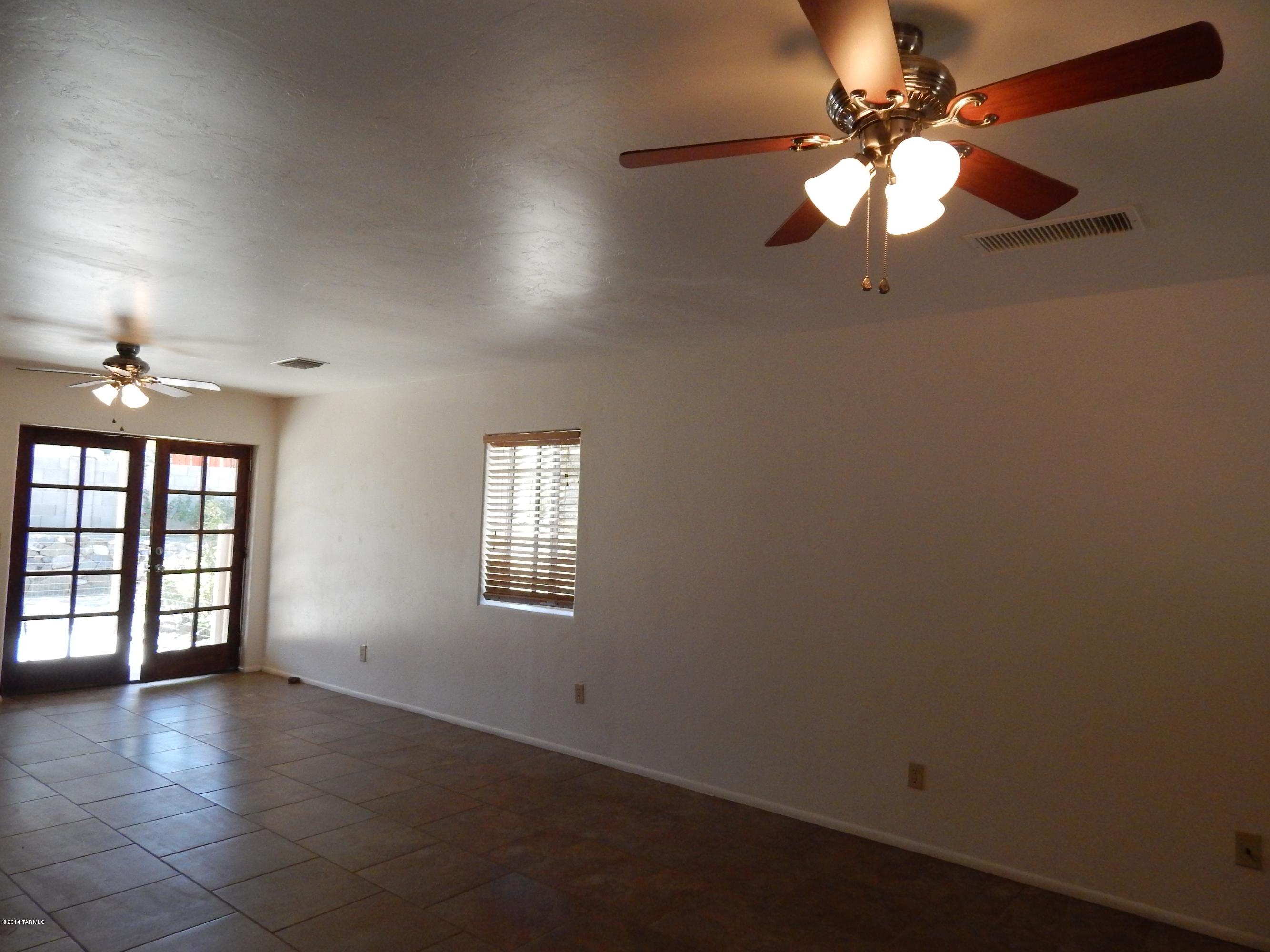 Los Robles Estates - Residential Lease