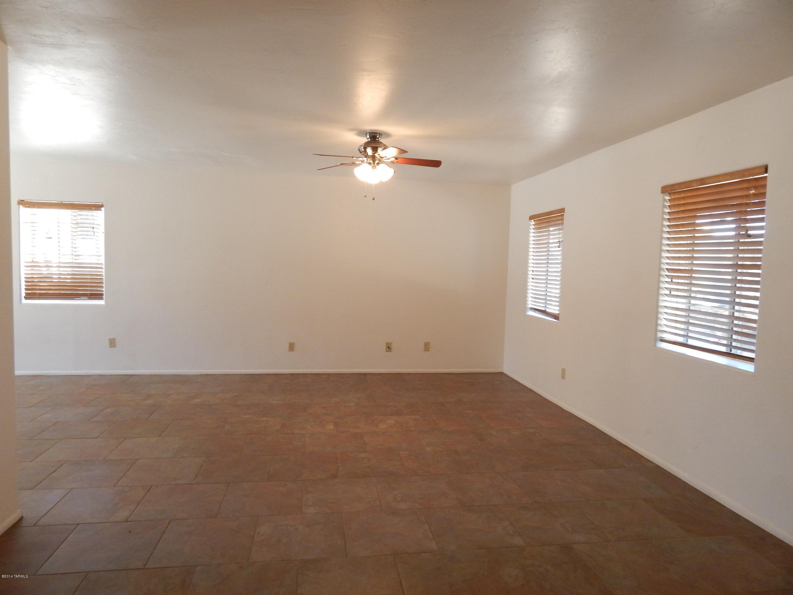 Los Robles Estates - Residential Lease
