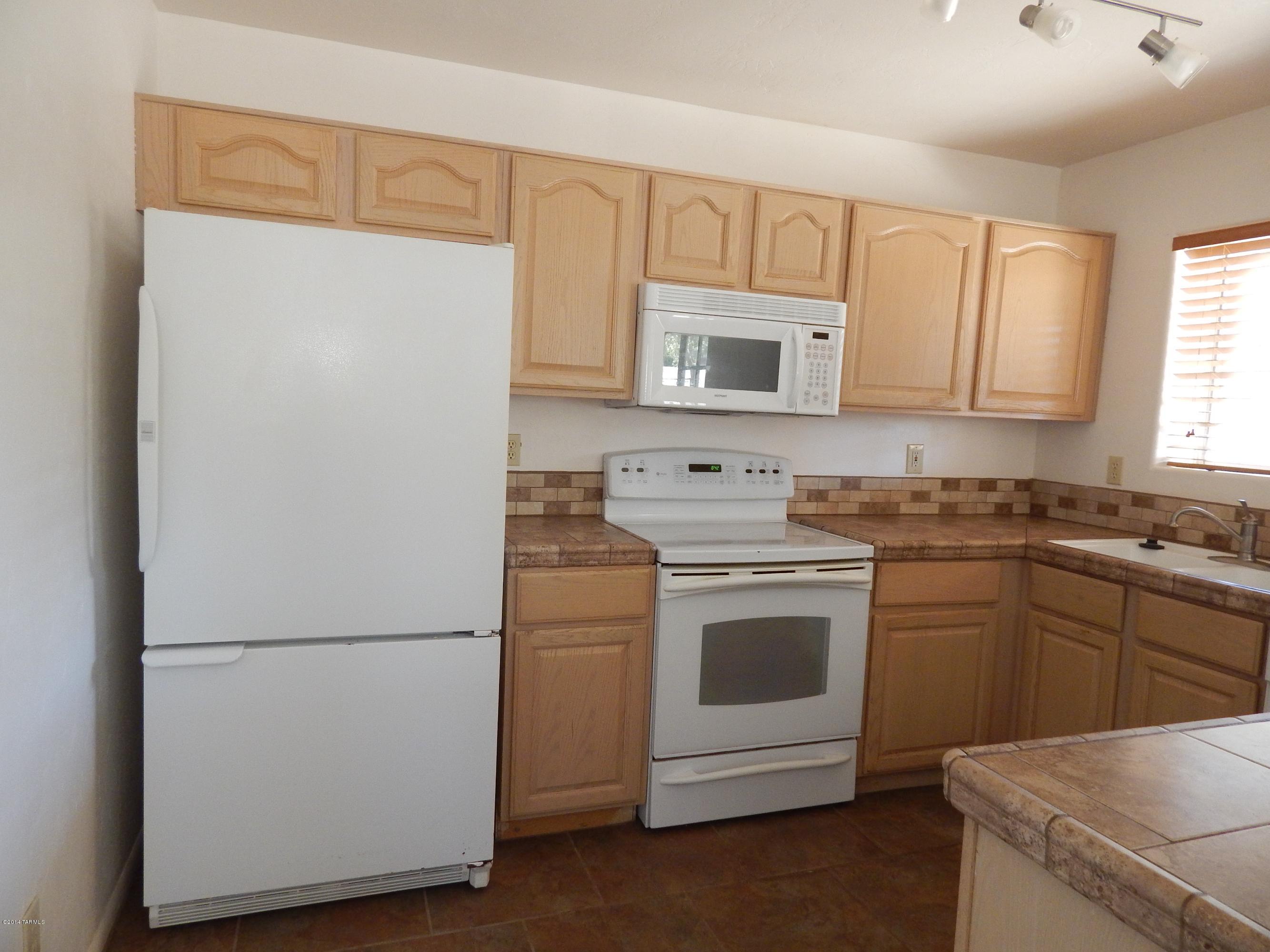 Los Robles Estates - Residential Lease