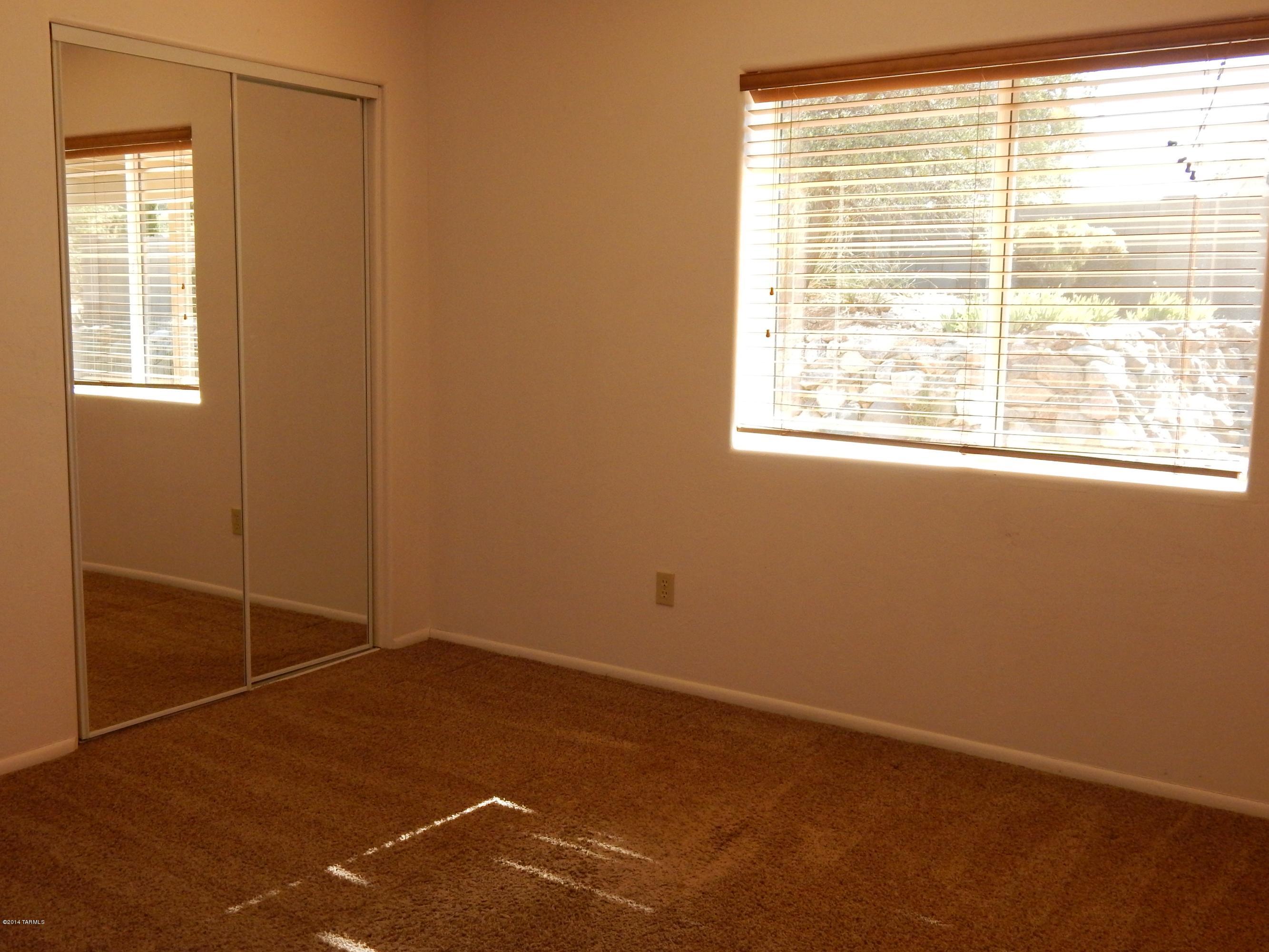 Los Robles Estates - Residential Lease