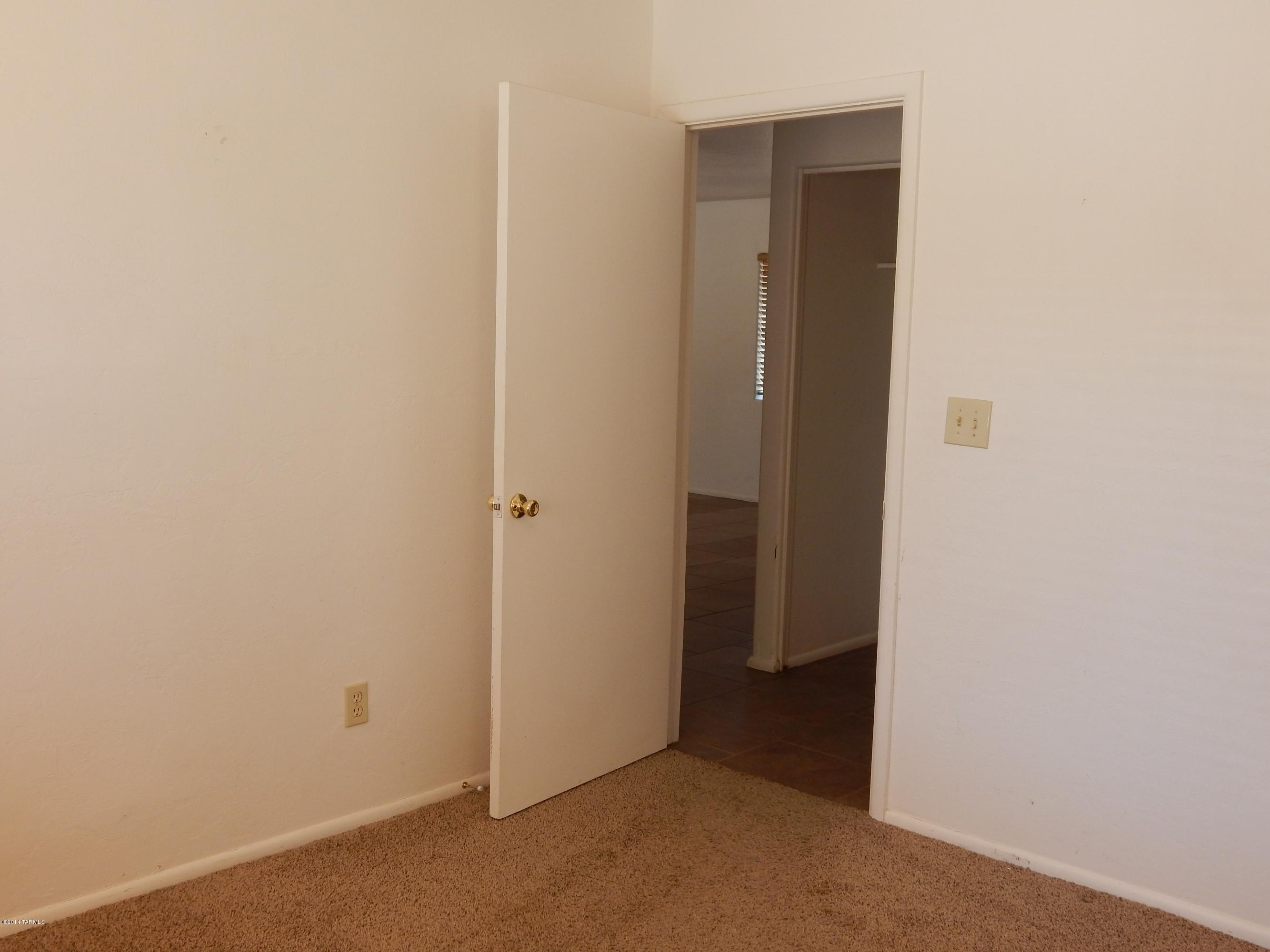 Los Robles Estates - Residential Lease