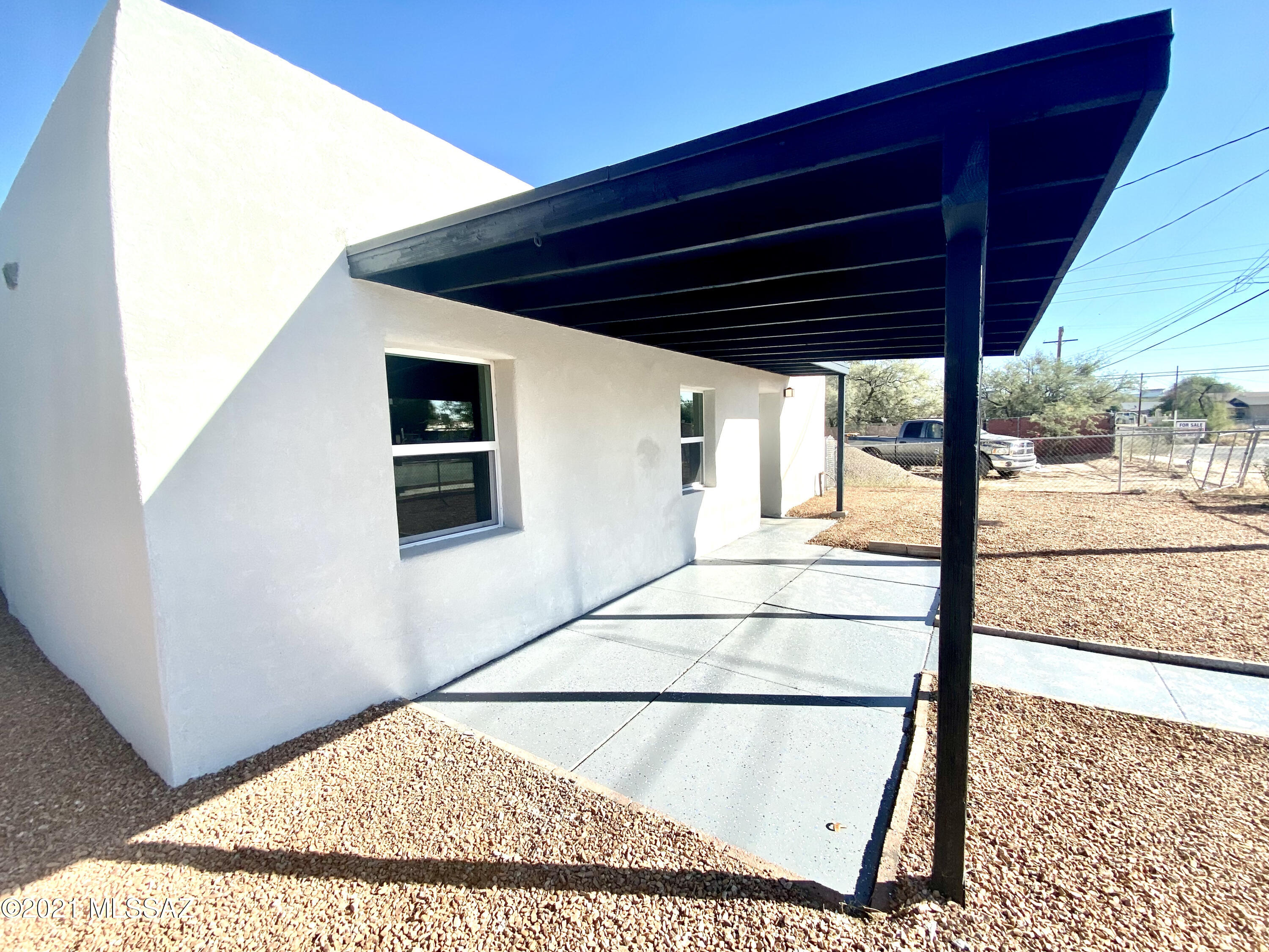 Amazing remodeled home with guest house.. 
Main house features 3 bedrooms and 2 baths.. Guest home has 2 bedrooms and 1 bathroom.. Both houses are completely remodeled featuring all new cabinets, appliances, granite countertops.. come see this beautiful property today!