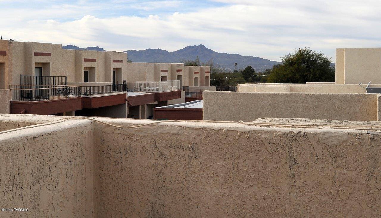 Las Lomitas Townhouses - Residential