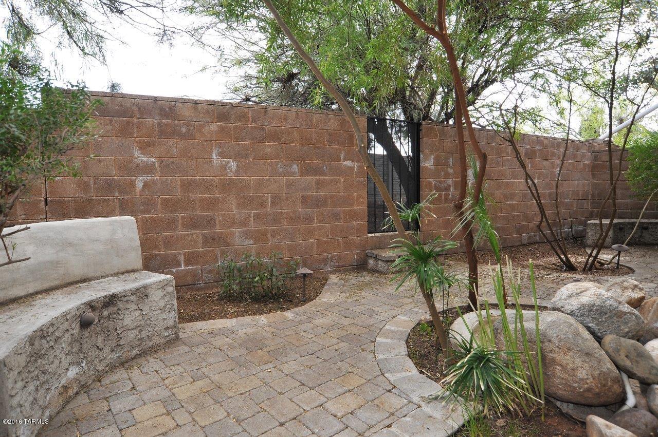 Las Lomitas Townhouses - Residential