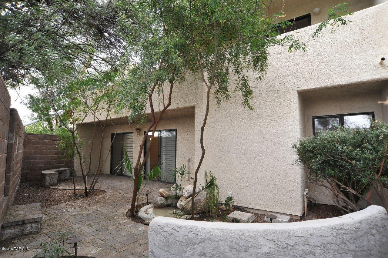 Las Lomitas Townhouses - Residential