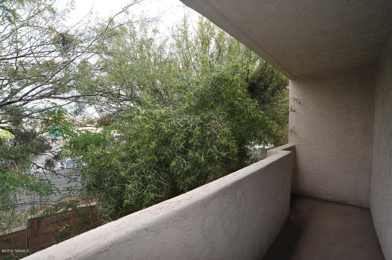 Las Lomitas Townhouses - Residential