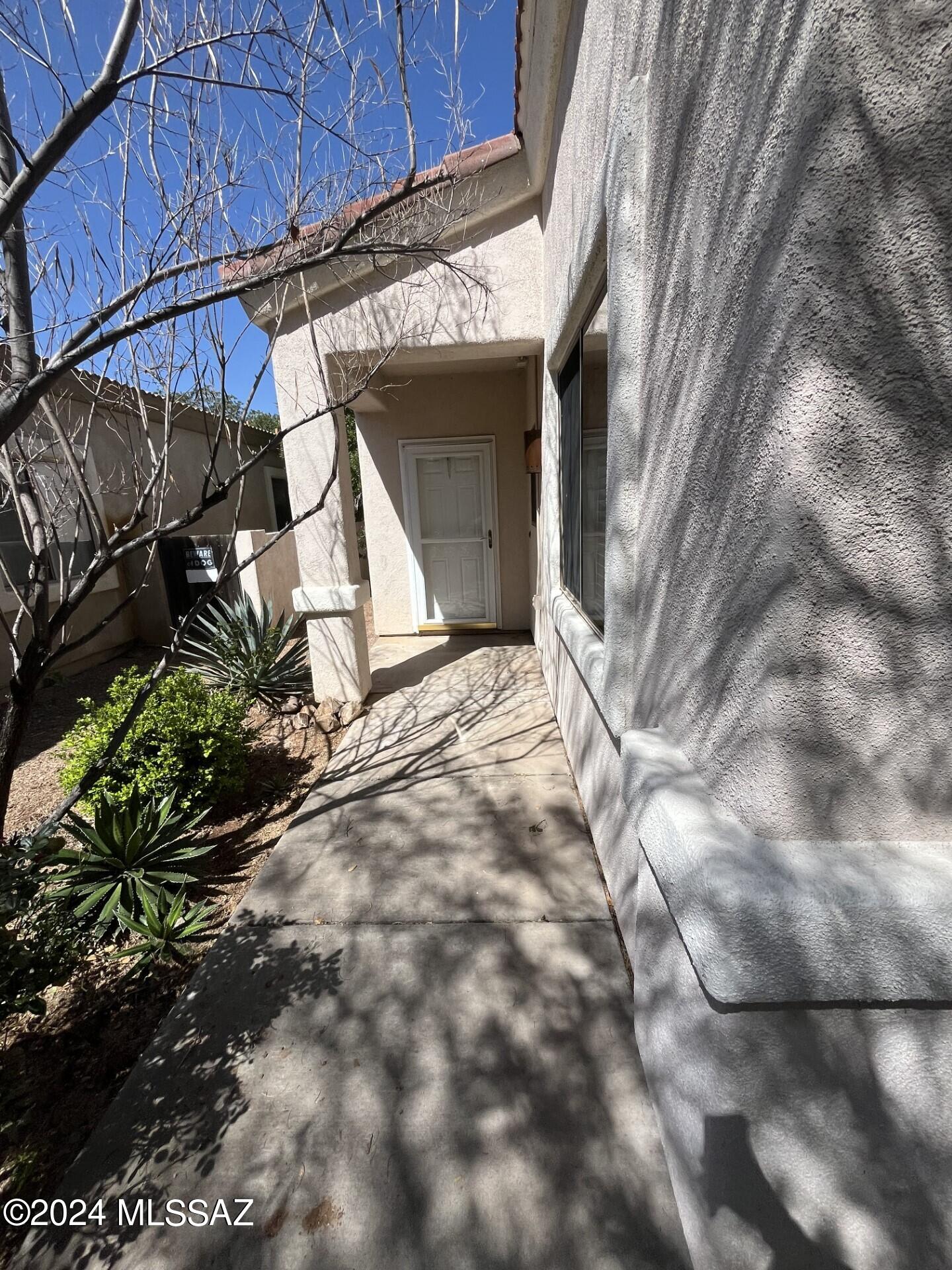 Presidio Del Sol (1-111) - Residential Lease