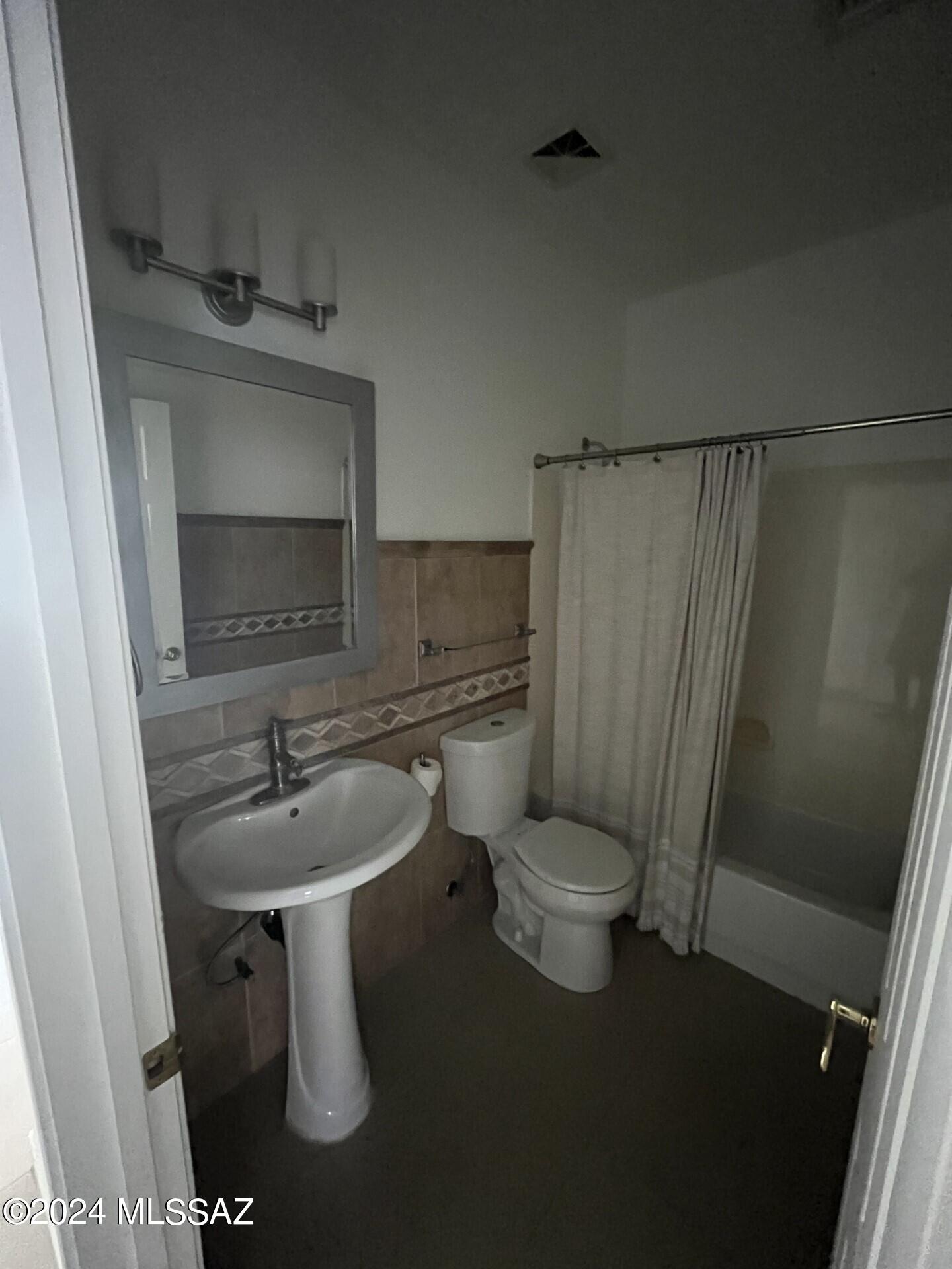 Presidio Del Sol (1-111) - Residential Lease