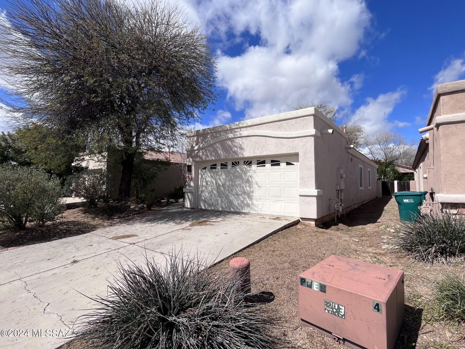 Presidio Del Sol (1-111) - Residential Lease