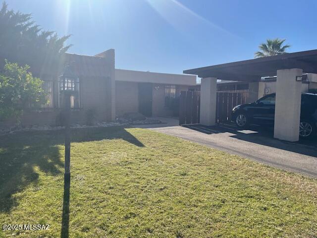 Investment opportunity!! Nestled in a well-established neighborhood on Tucson's desirable East Side, this 2-bedroom, 2-bathroom townhouse offers an open floor plan, perfect for comfortable living and entertaining. The low-maintenance backyard features a brick patio and convenient storage space. Located close to shopping, dining, parks, and other amenities, this home presents a fantastic opportunity for investors or buyers looking to add their personal touch. With its prime location and solid foundation, this property is a canvas ready for your vision.