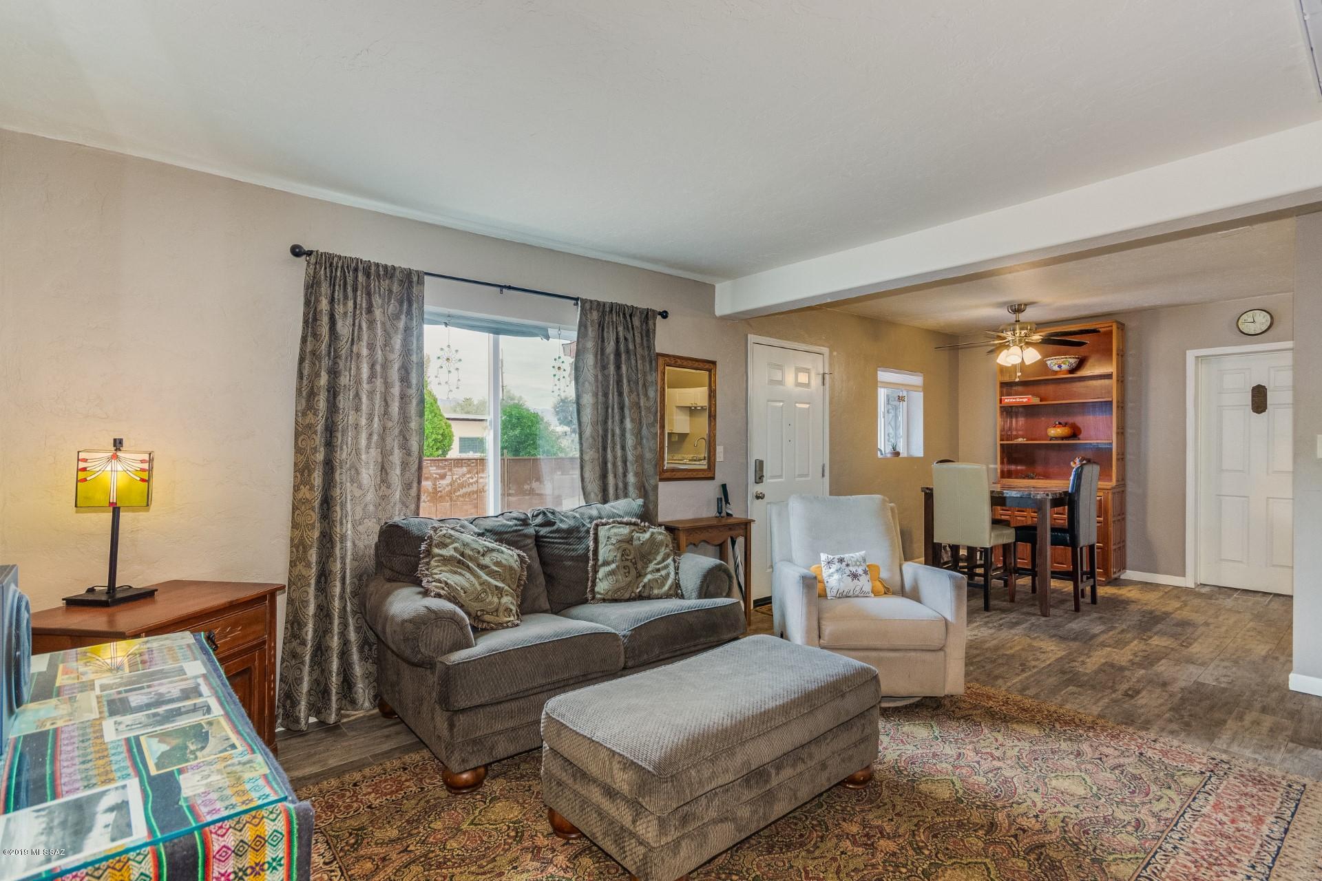 Country Club Manor - Residential