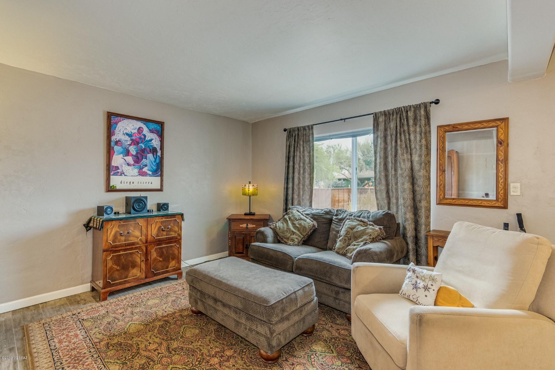 Country Club Manor - Residential