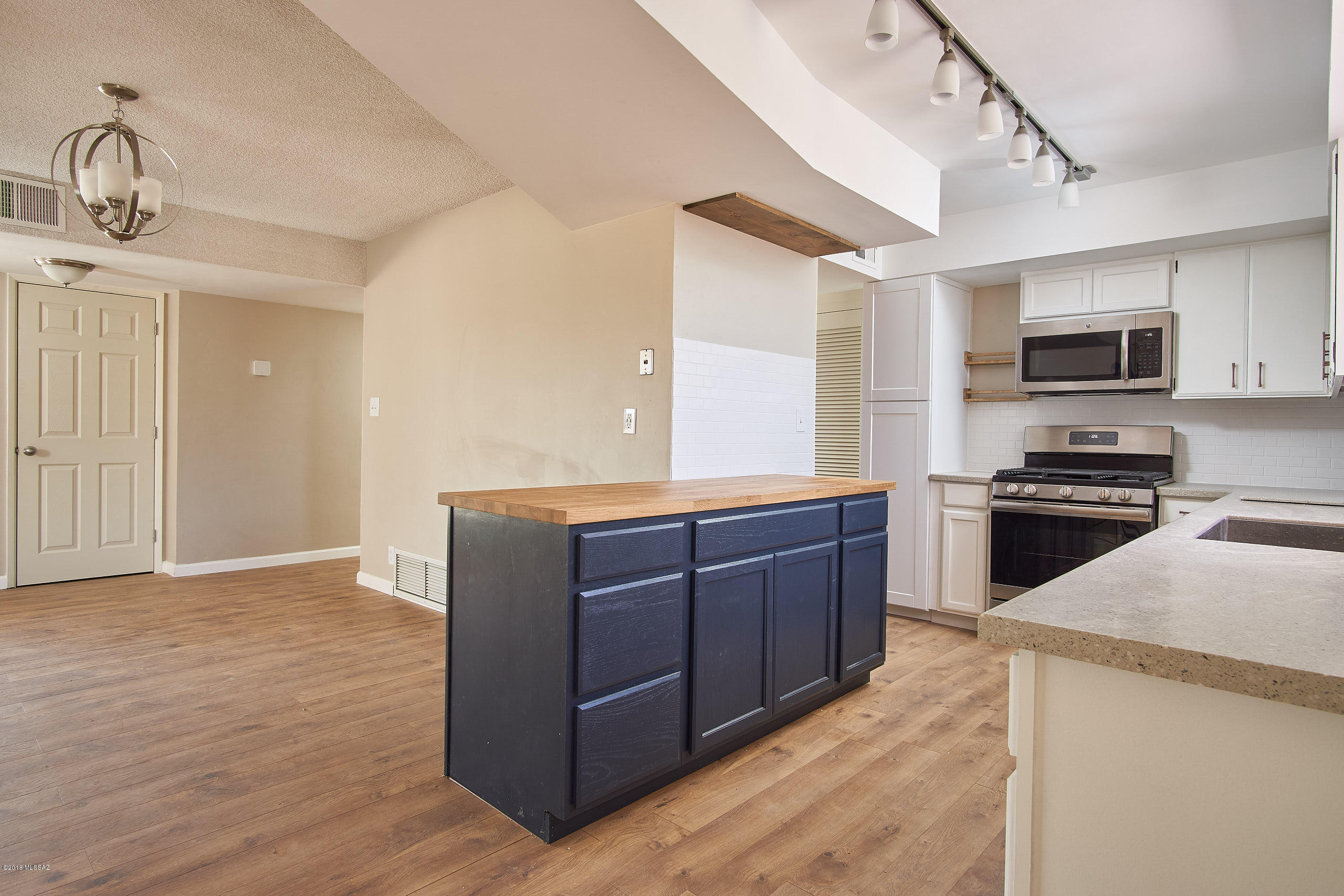 Casas Adobes Estates (466-476) - Residential