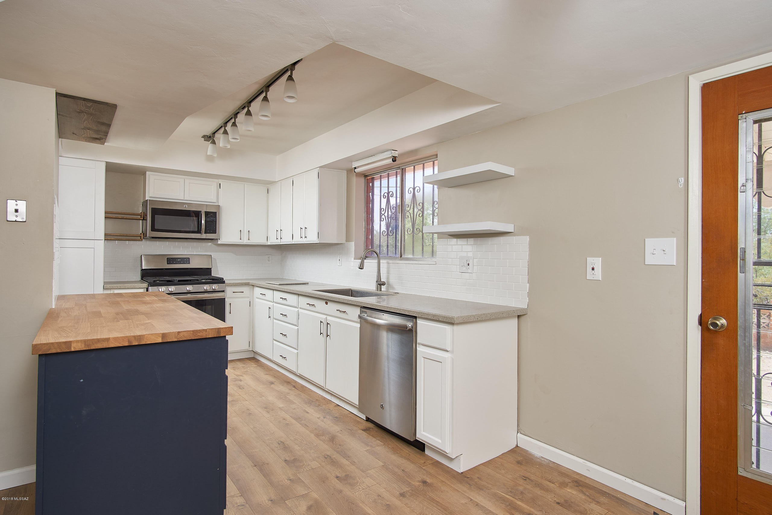 Casas Adobes Estates (466-476) - Residential